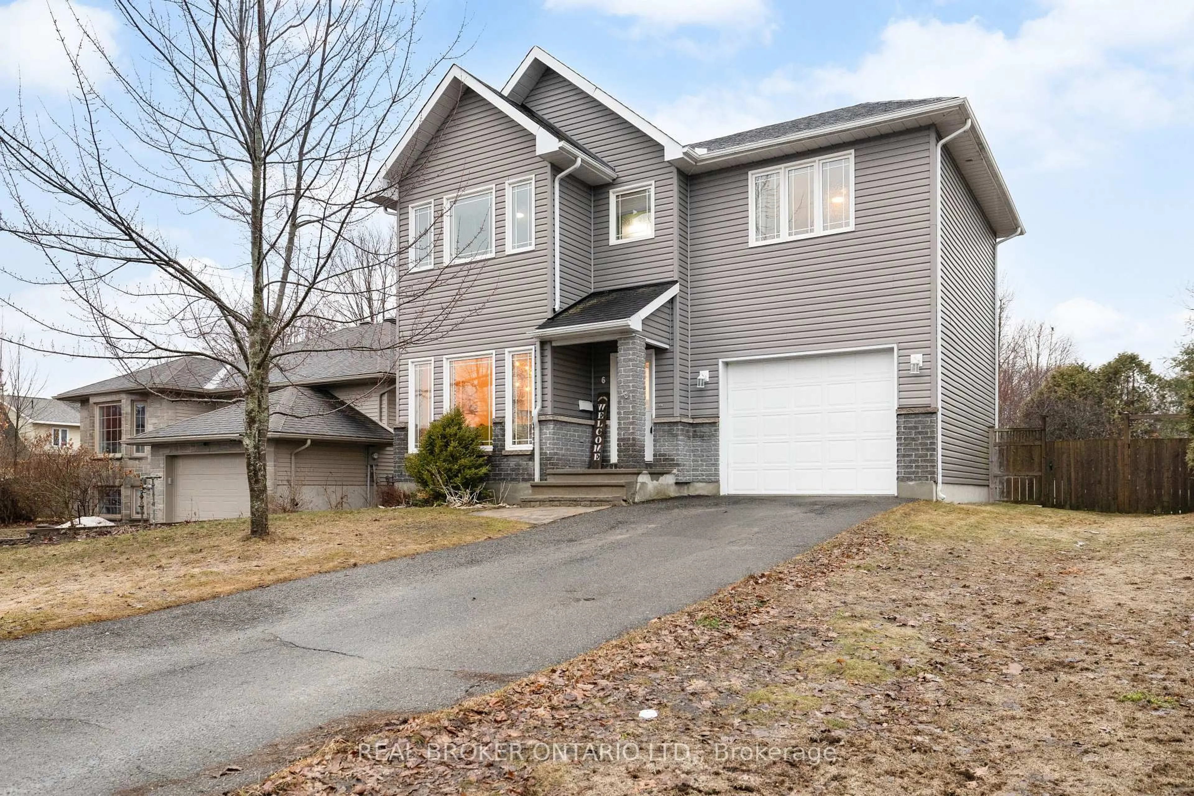 Home with vinyl exterior material, street for 6 Francis St, Carleton Place Ontario K7C 0C6