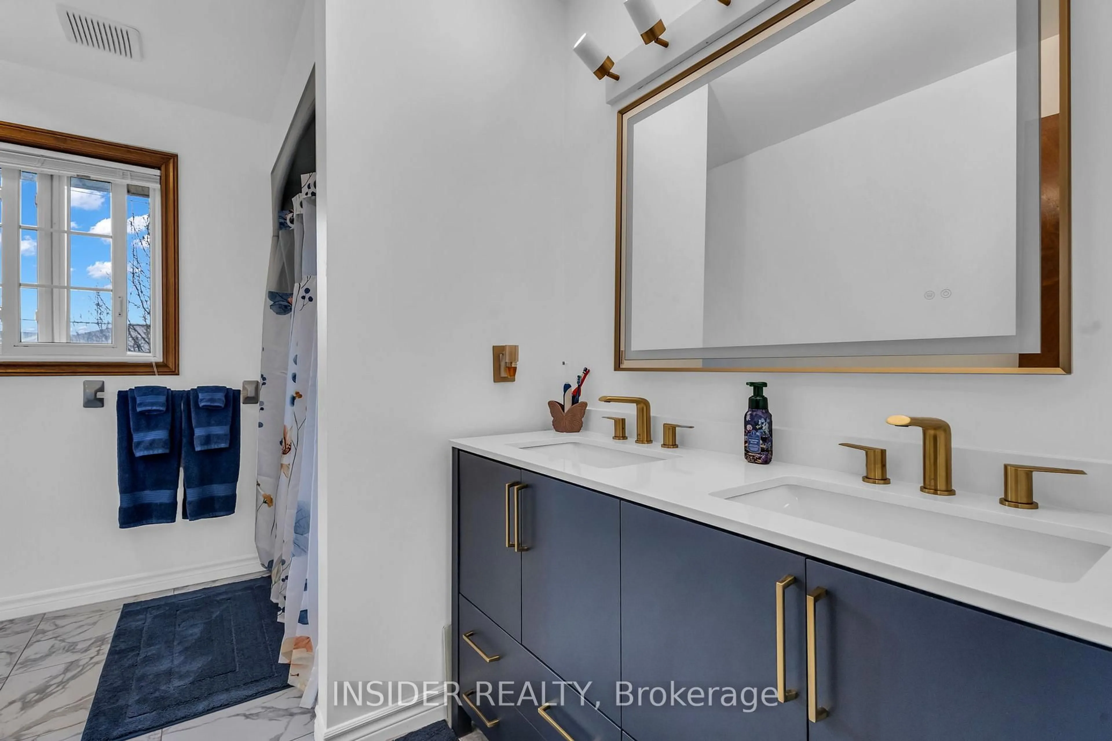 Unknown for 285 Railway Ave, Stratford Ontario N5A 2J3