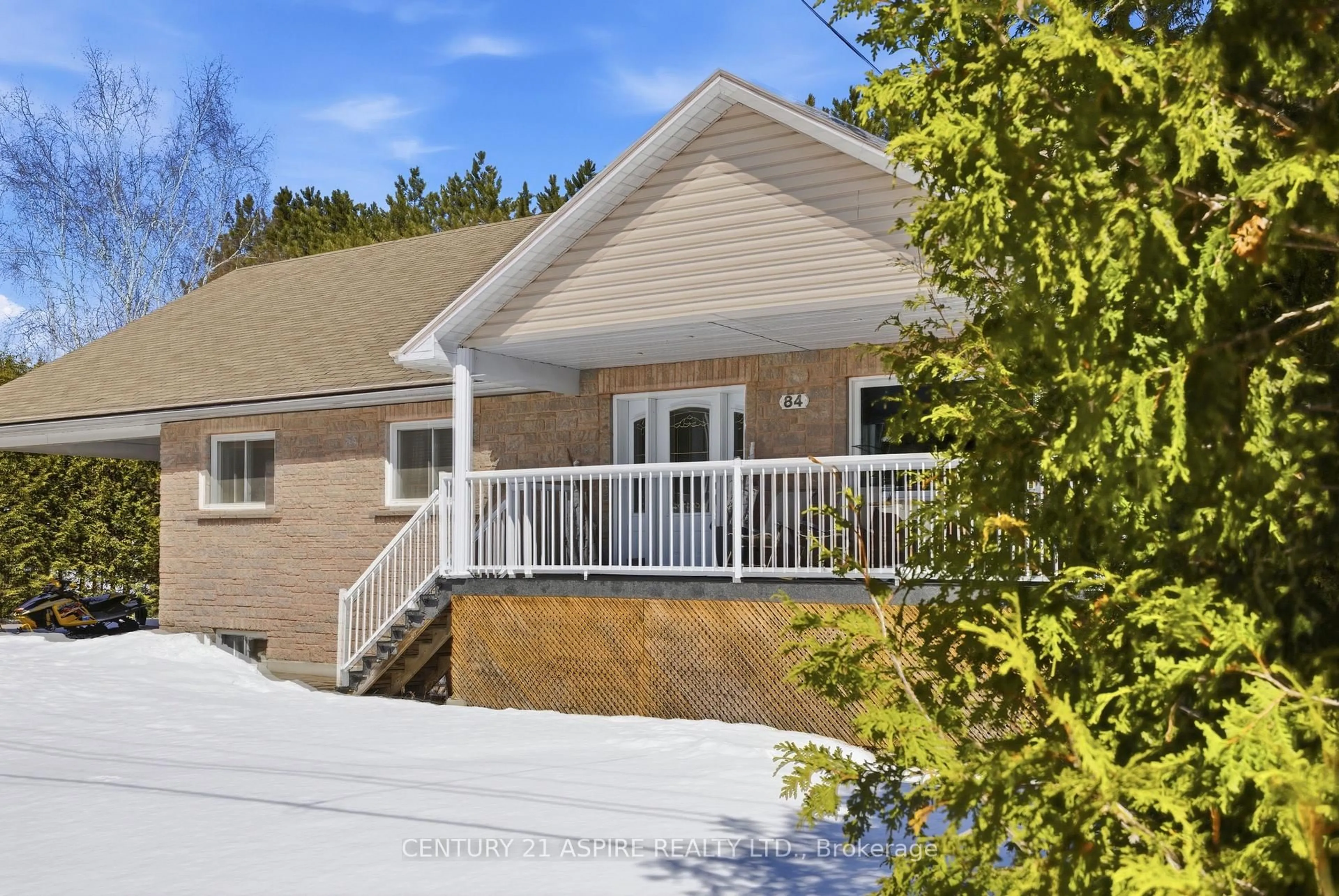 Home with vinyl exterior material, unknown for 84 Pinewood Pl, Deep River Ontario K0J 1P0