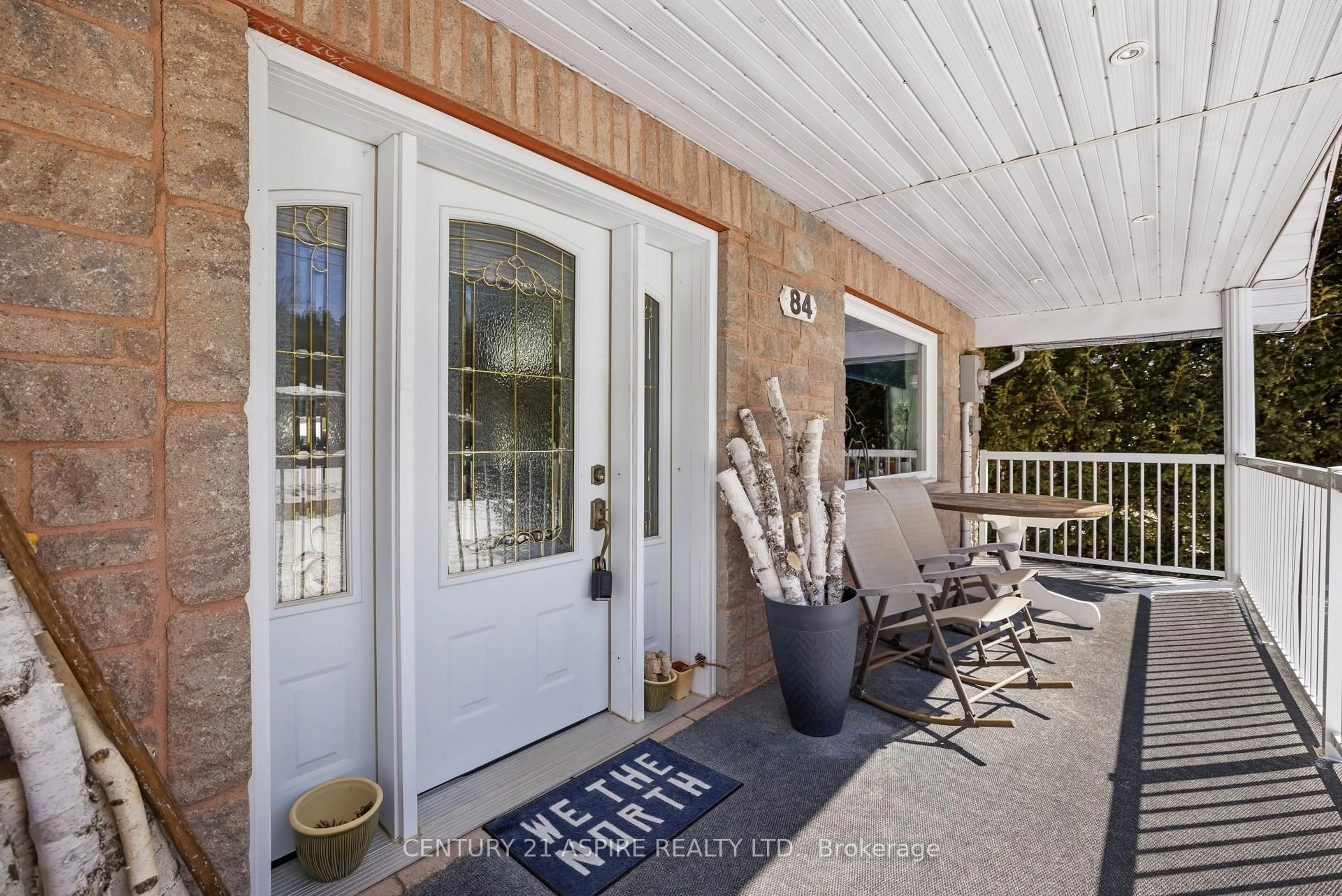 Indoor entryway for 84 Pinewood Pl, Deep River Ontario K0J 1P0