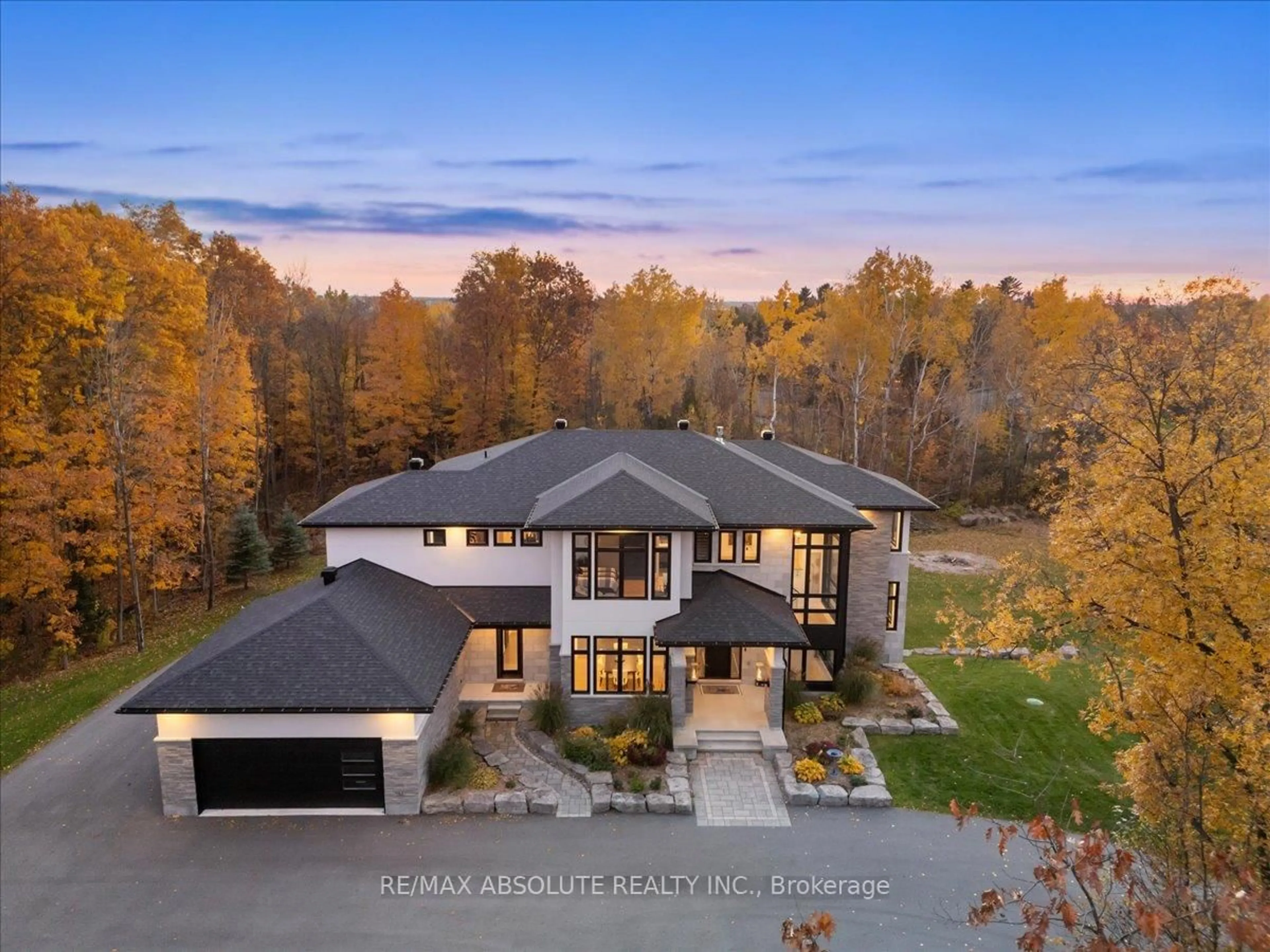 A pic from outside/outdoor area/front of a property/back of a property/a pic from drone, unknown for 131 Cherryhill Dr, Carp Ontario K0A 1L0