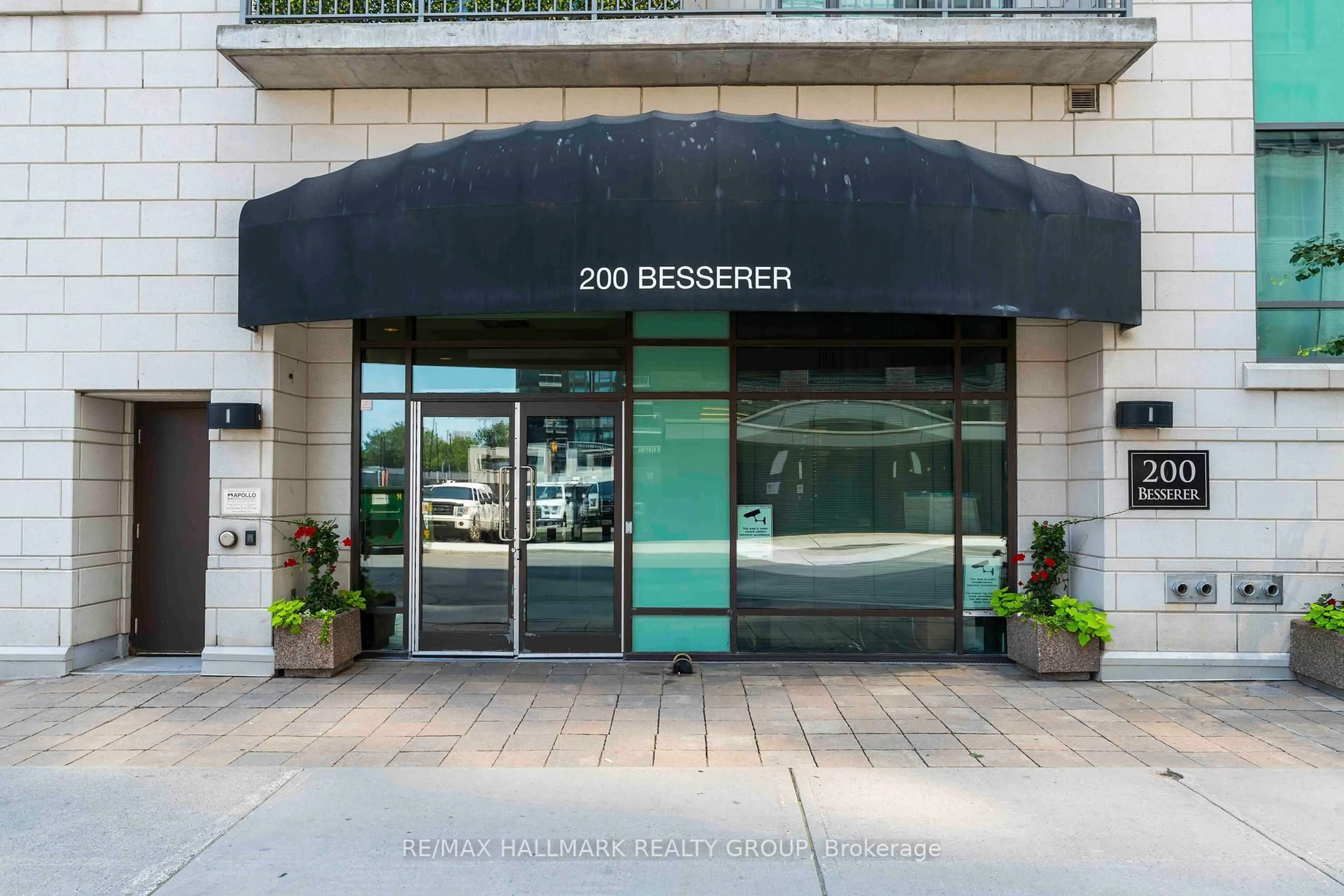 Indoor foyer for 200 Besserer St #204, Ottawa Ontario K1N 0A7