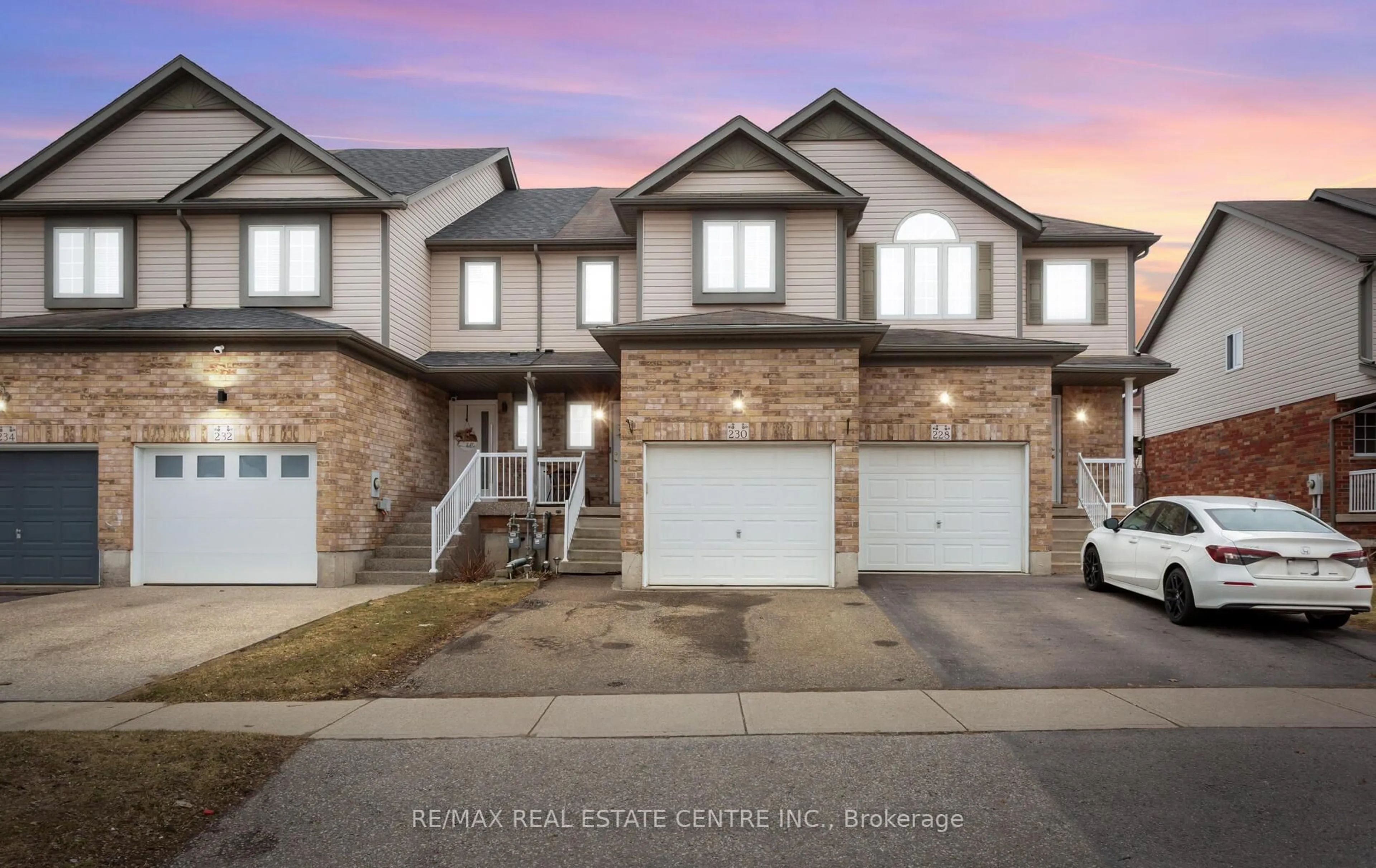 A pic from outside/outdoor area/front of a property/back of a property/a pic from drone, street for 230 Sophia Cres, Kitchener Ontario N2R 1X8