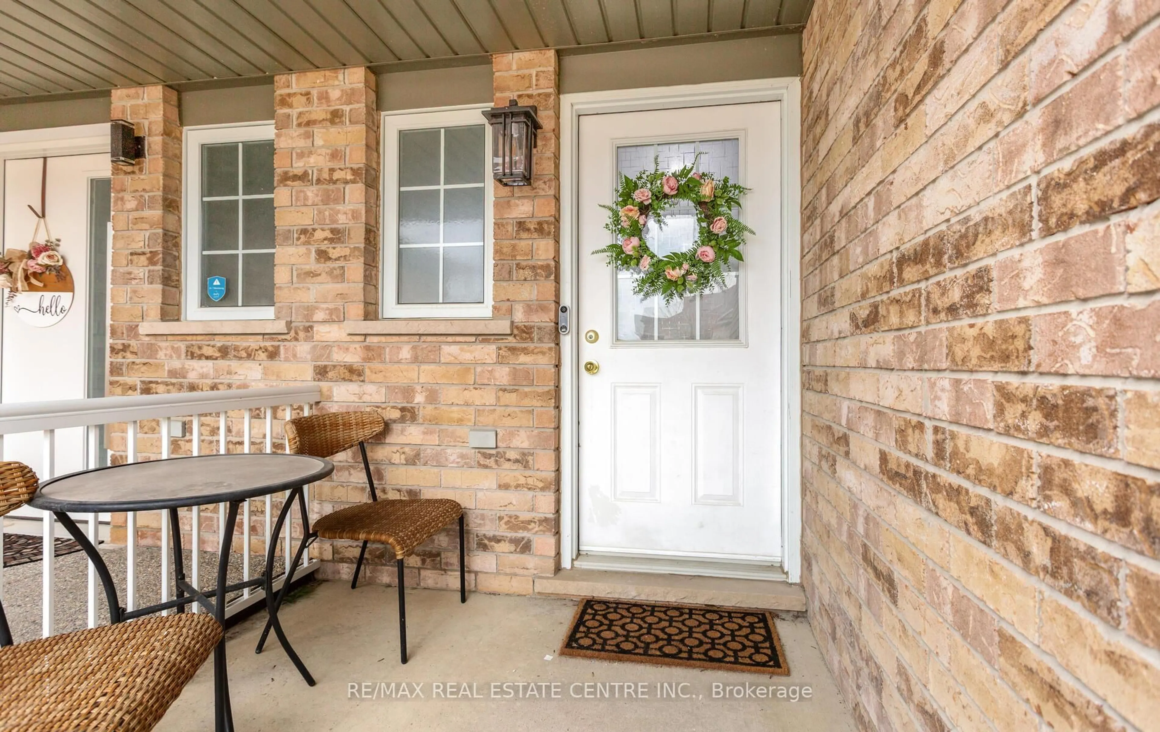 Indoor entryway for 230 Sophia Cres, Kitchener Ontario N2R 1X8