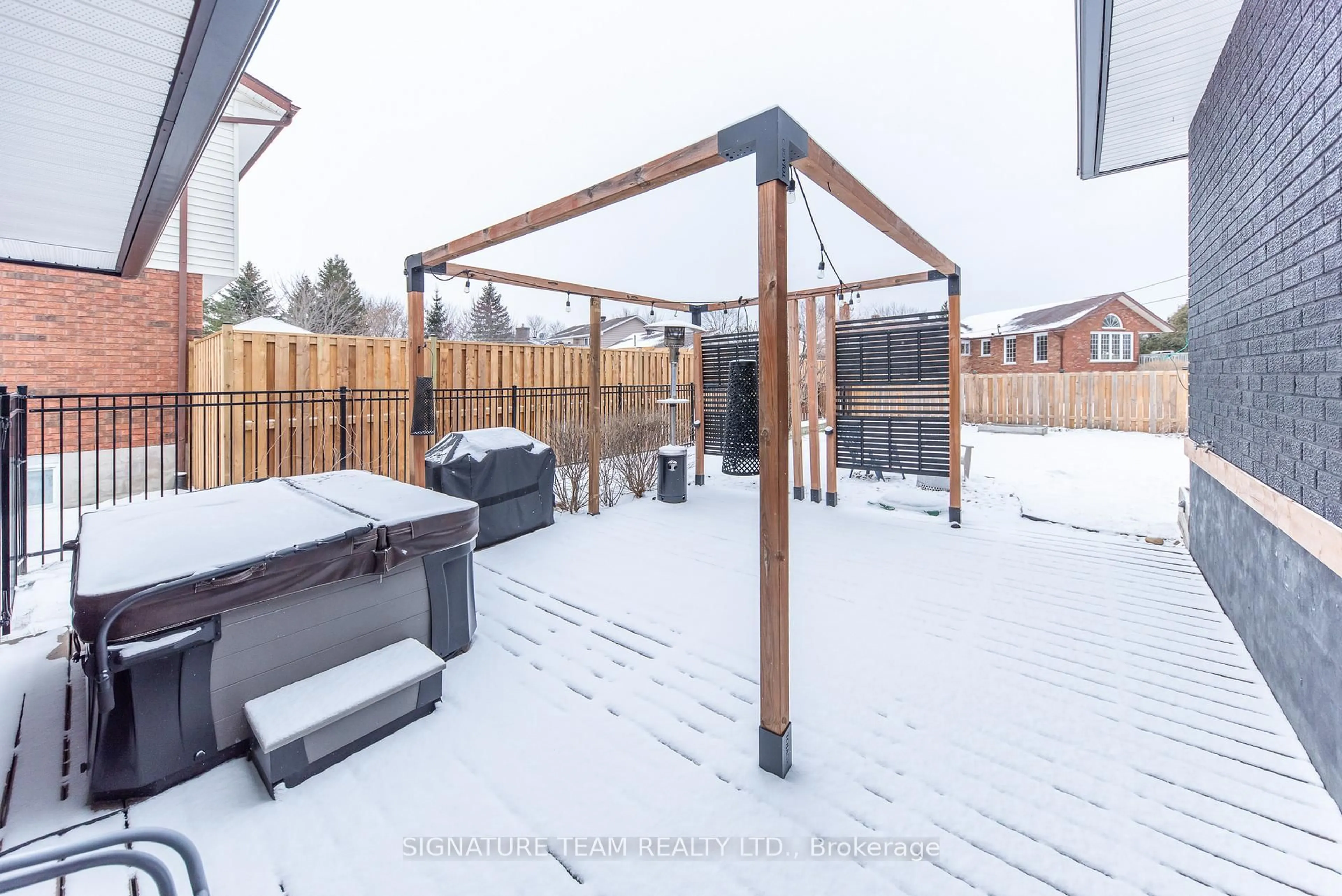 Patio, mountain view for 130 Noik Dr, Pembroke Ontario K8A 8B8