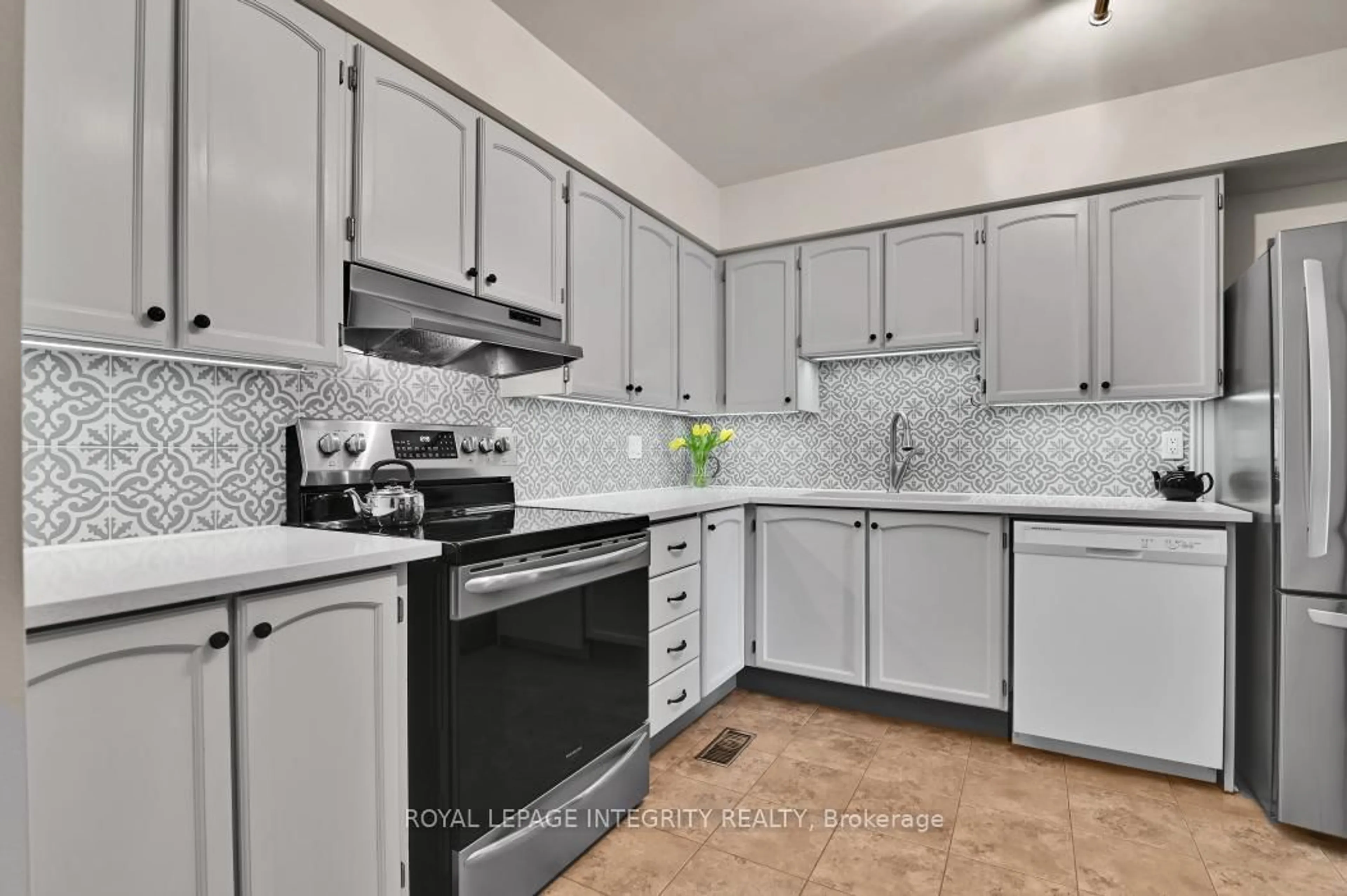 Standard kitchen, ceramic/tile floor for 430 Sandhamn Private, Ottawa Ontario K1T 2Z1