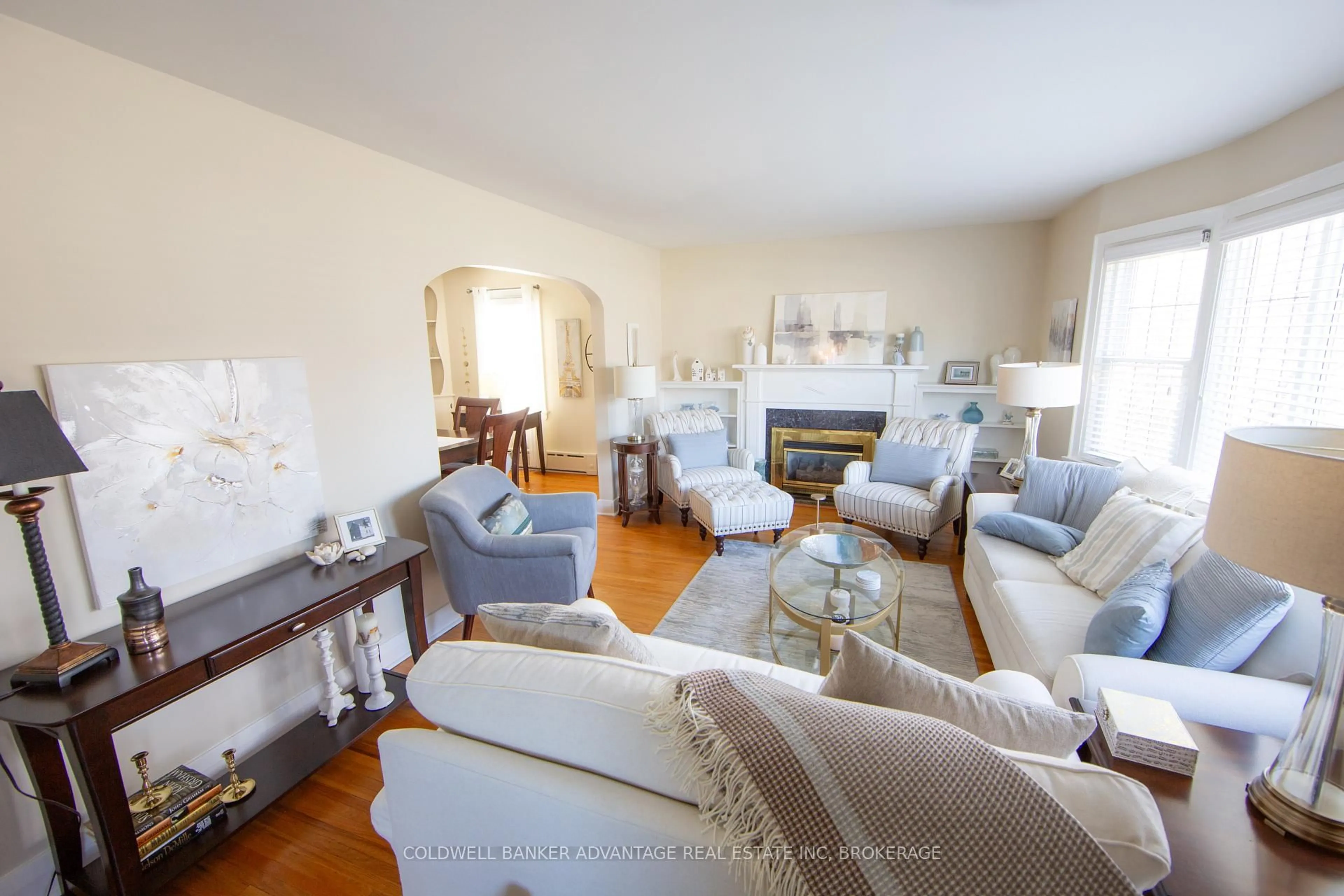 Living room with furniture, unknown for 123 Parkway Pkwy, Welland Ontario L3C 4C5