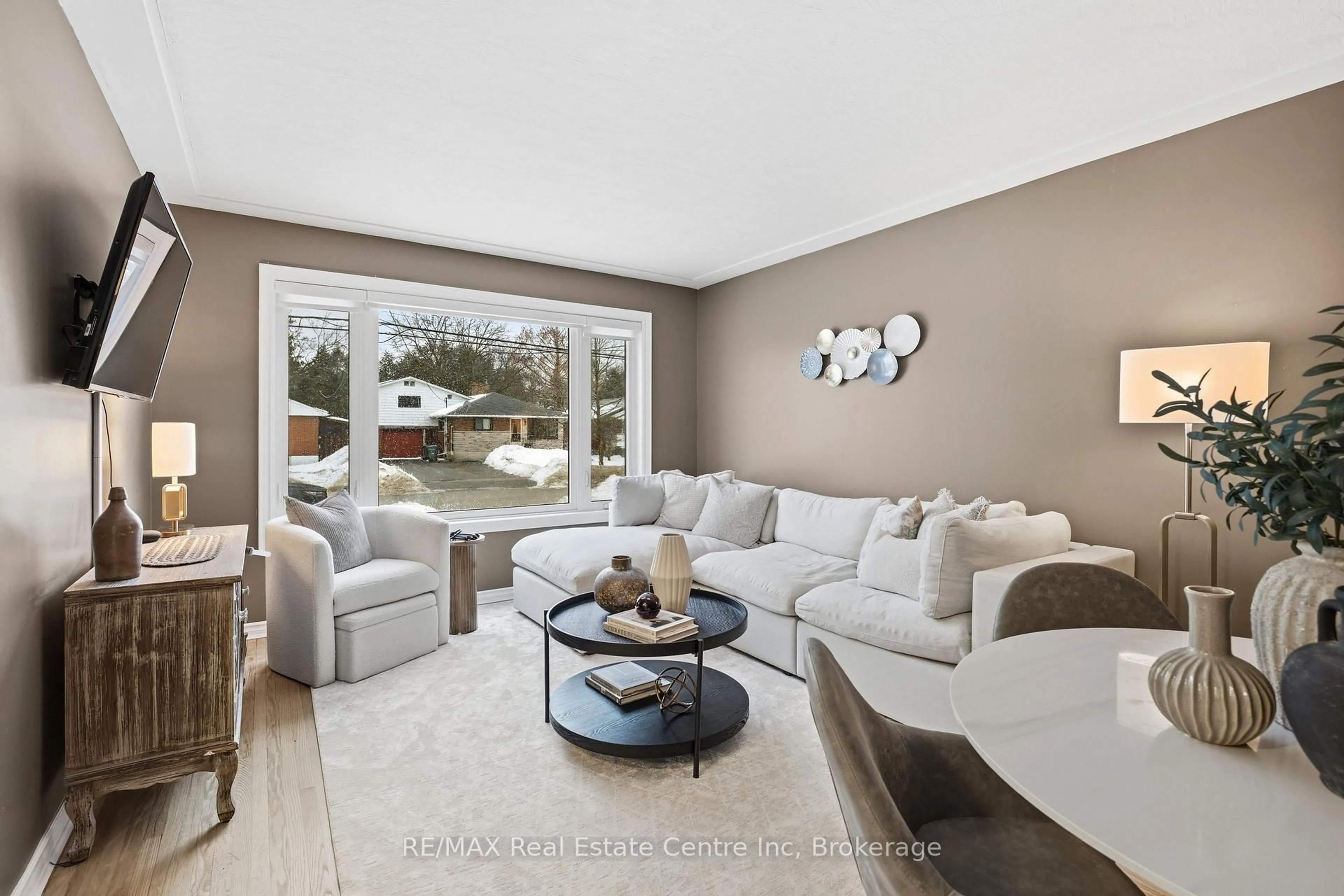 Living room with furniture, unknown for 154 Waverley Dr, Guelph Ontario N1E 1H2