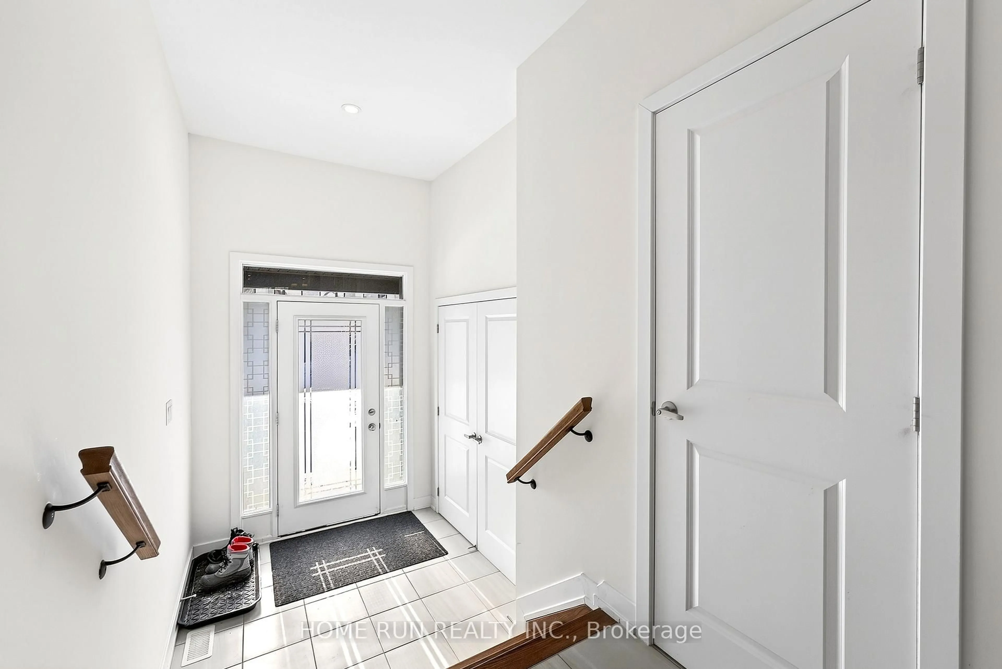 Indoor entryway for 2071 Allegrini Terr, Ottawa Ontario K2S 2S1