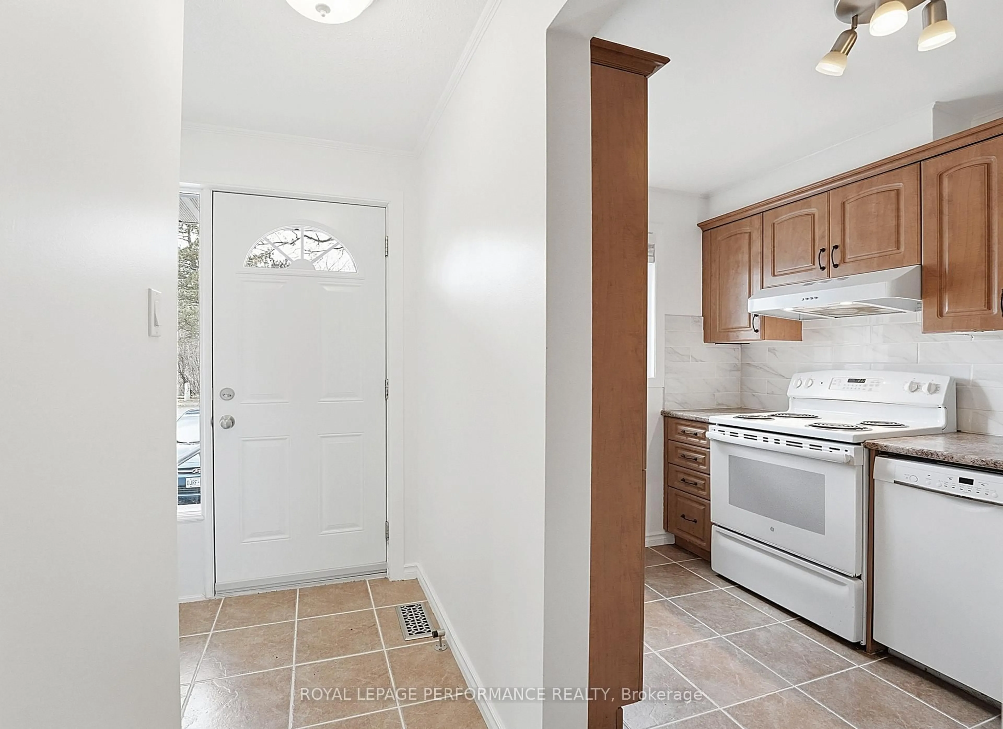 Standard kitchen, ceramic/tile floor for 6442 Bilberry Dr, Ottawa Ontario K1C 4P3