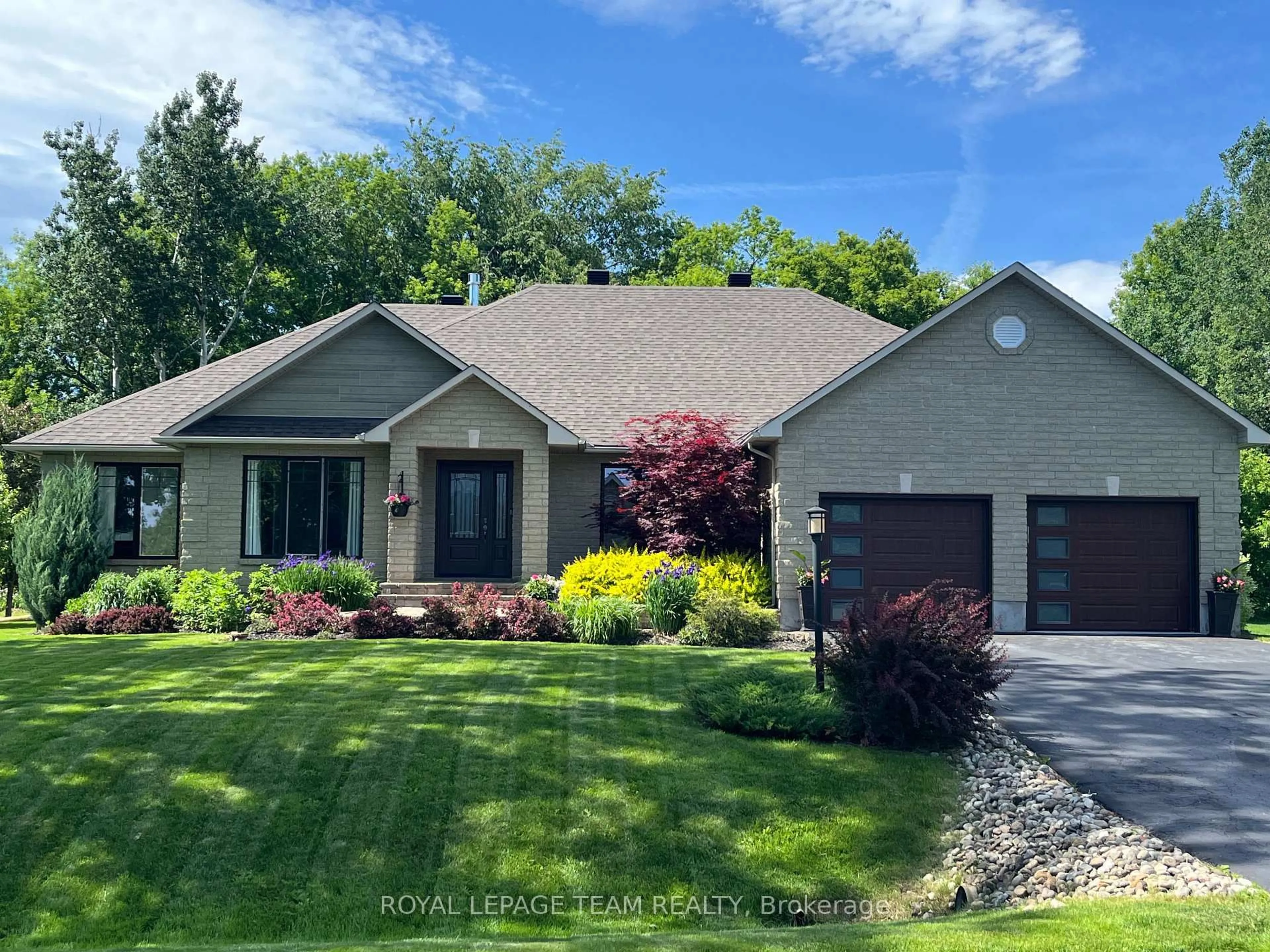 Home with vinyl exterior material, street for 6903 Twin Lakes Ave, Greely Ontario K4P 1P1