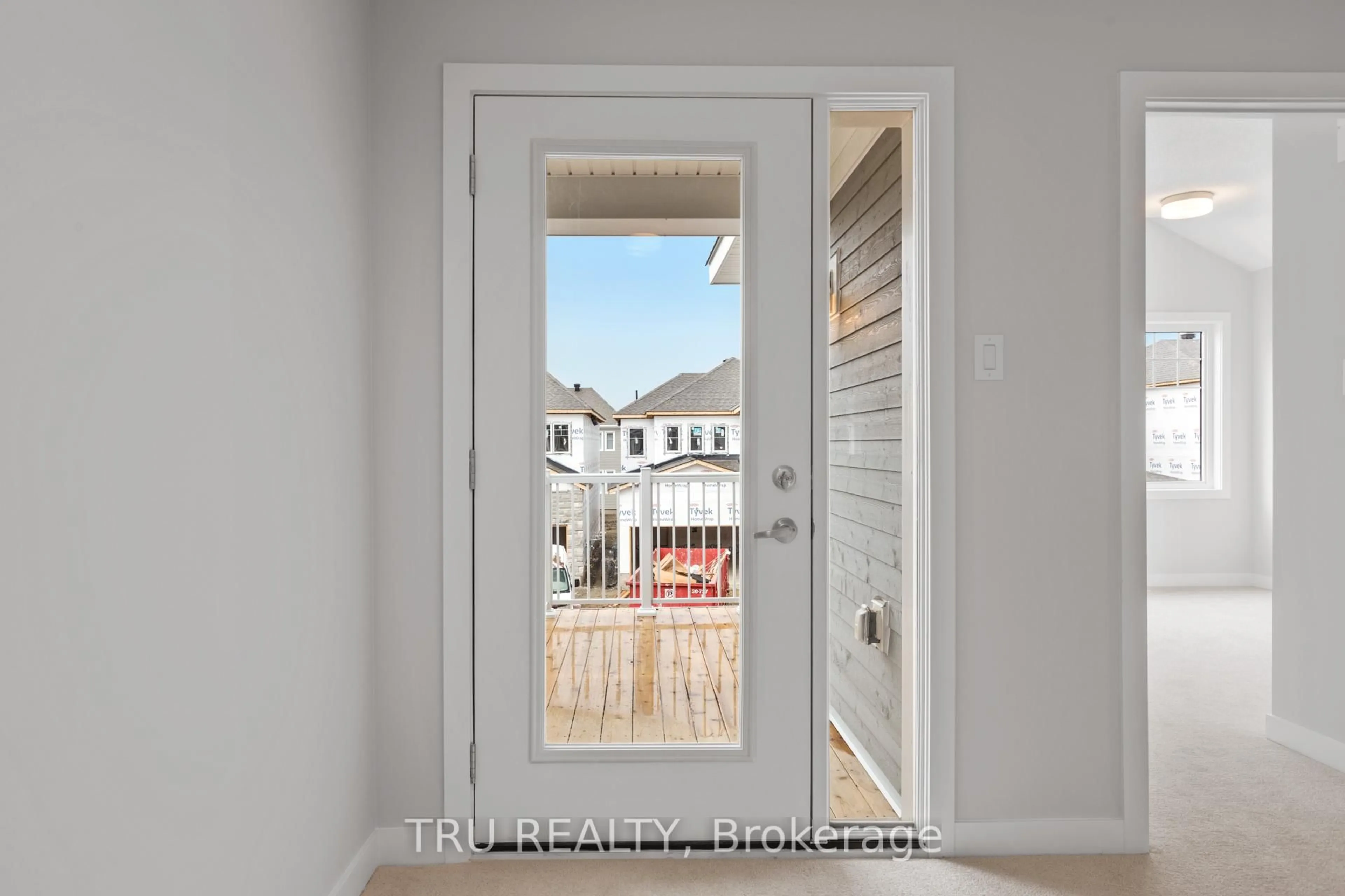 Indoor entryway for 75 Hackamore Cres, Richmond Ontario K0A 2Z0