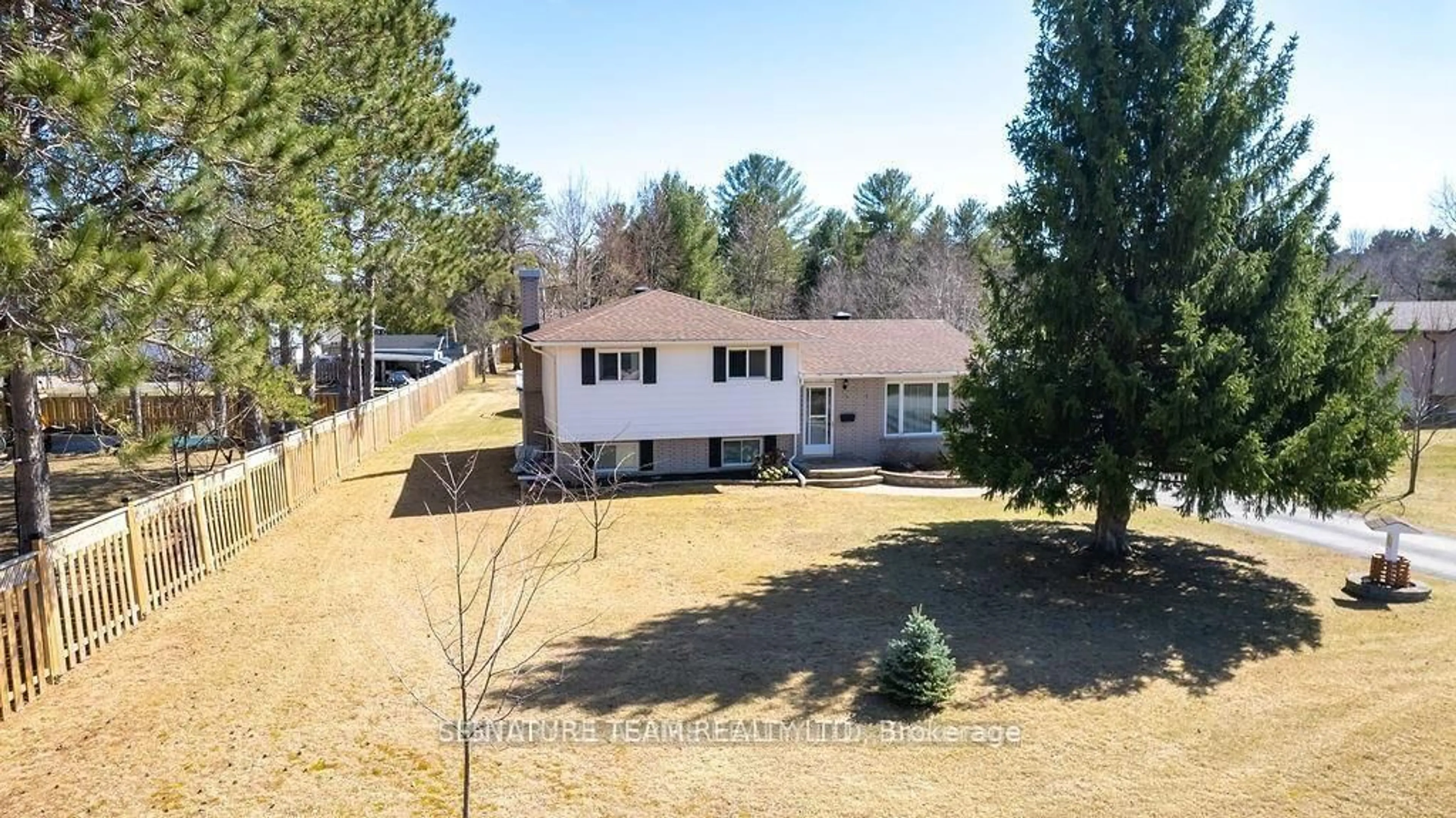 A pic from outside/outdoor area/front of a property/back of a property/a pic from drone, unknown for 13 Mueller Cres, Petawawa Ontario K8H 3E8