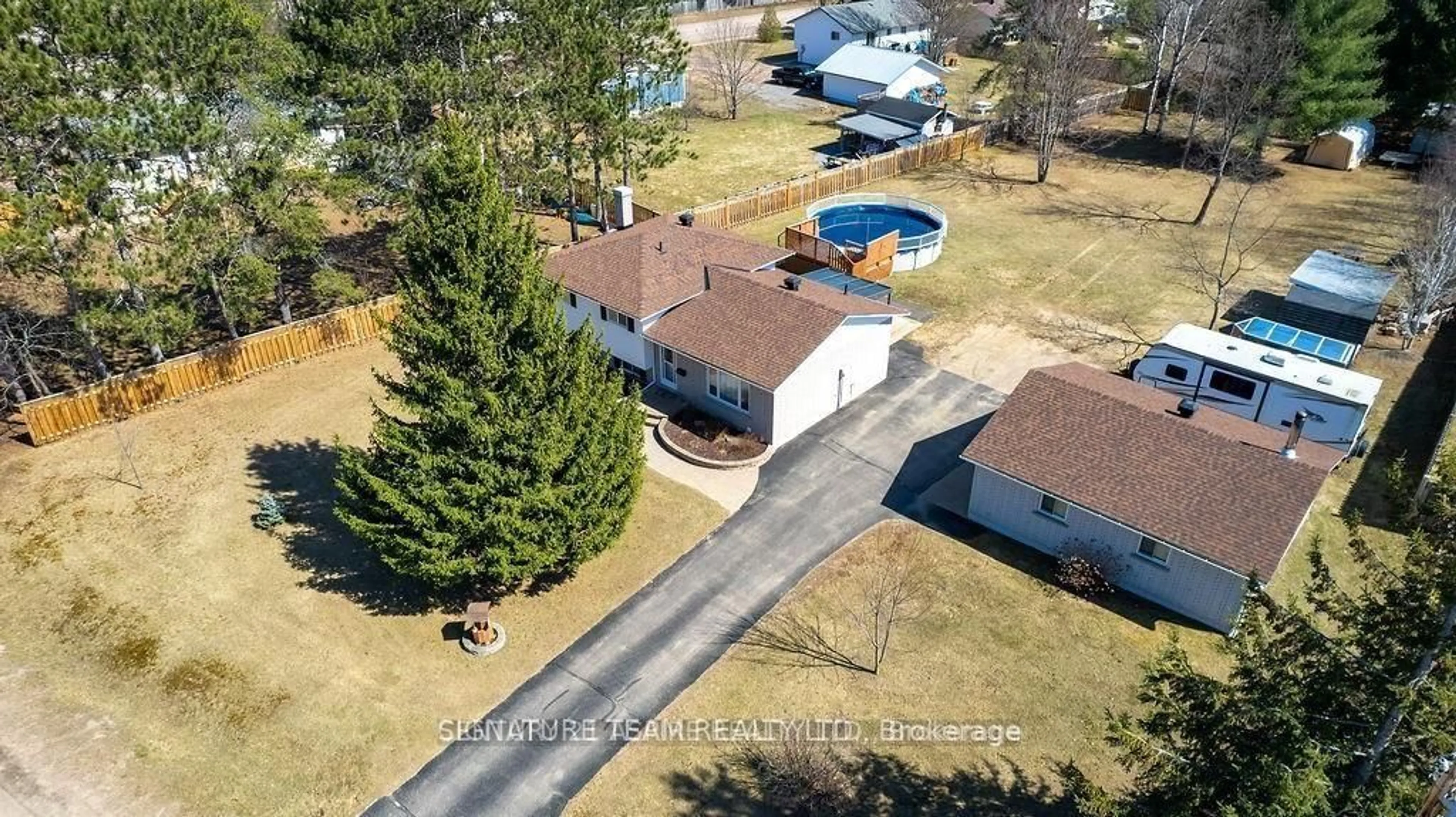 A pic from outside/outdoor area/front of a property/back of a property/a pic from drone, street for 13 Mueller Cres, Petawawa Ontario K8H 3E8