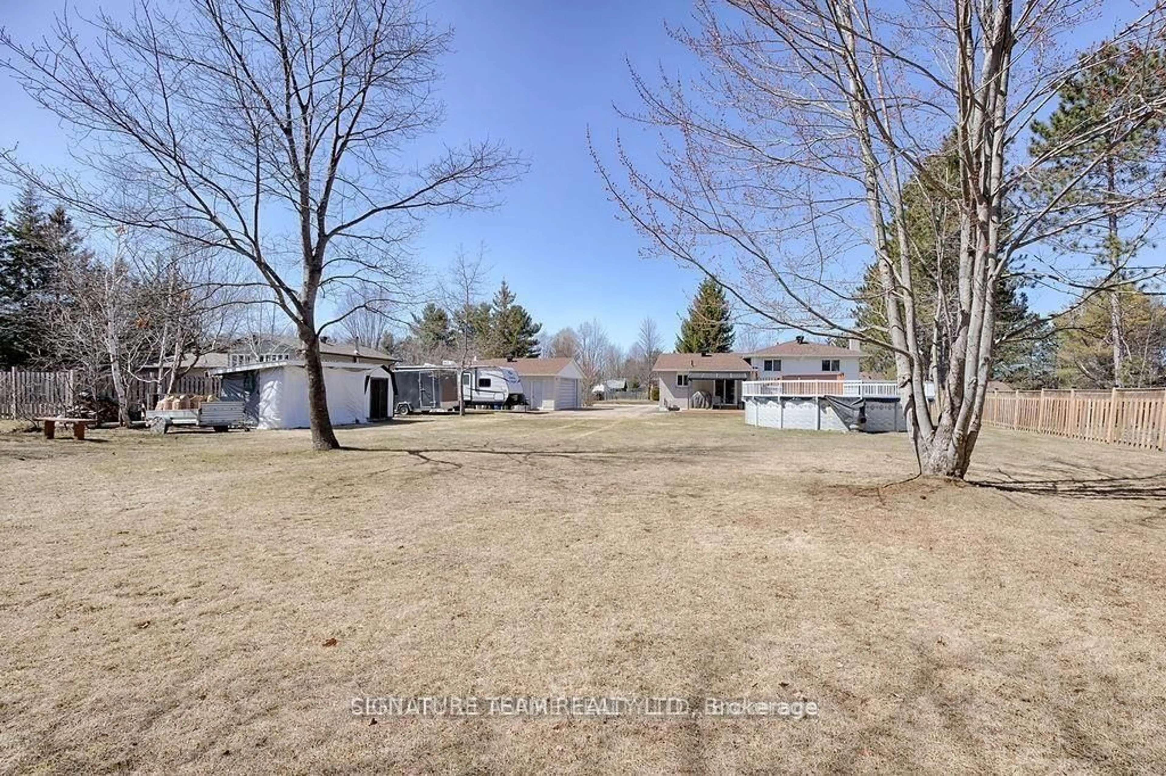 A pic from outside/outdoor area/front of a property/back of a property/a pic from drone, unknown for 13 Mueller Cres, Petawawa Ontario K8H 3E8