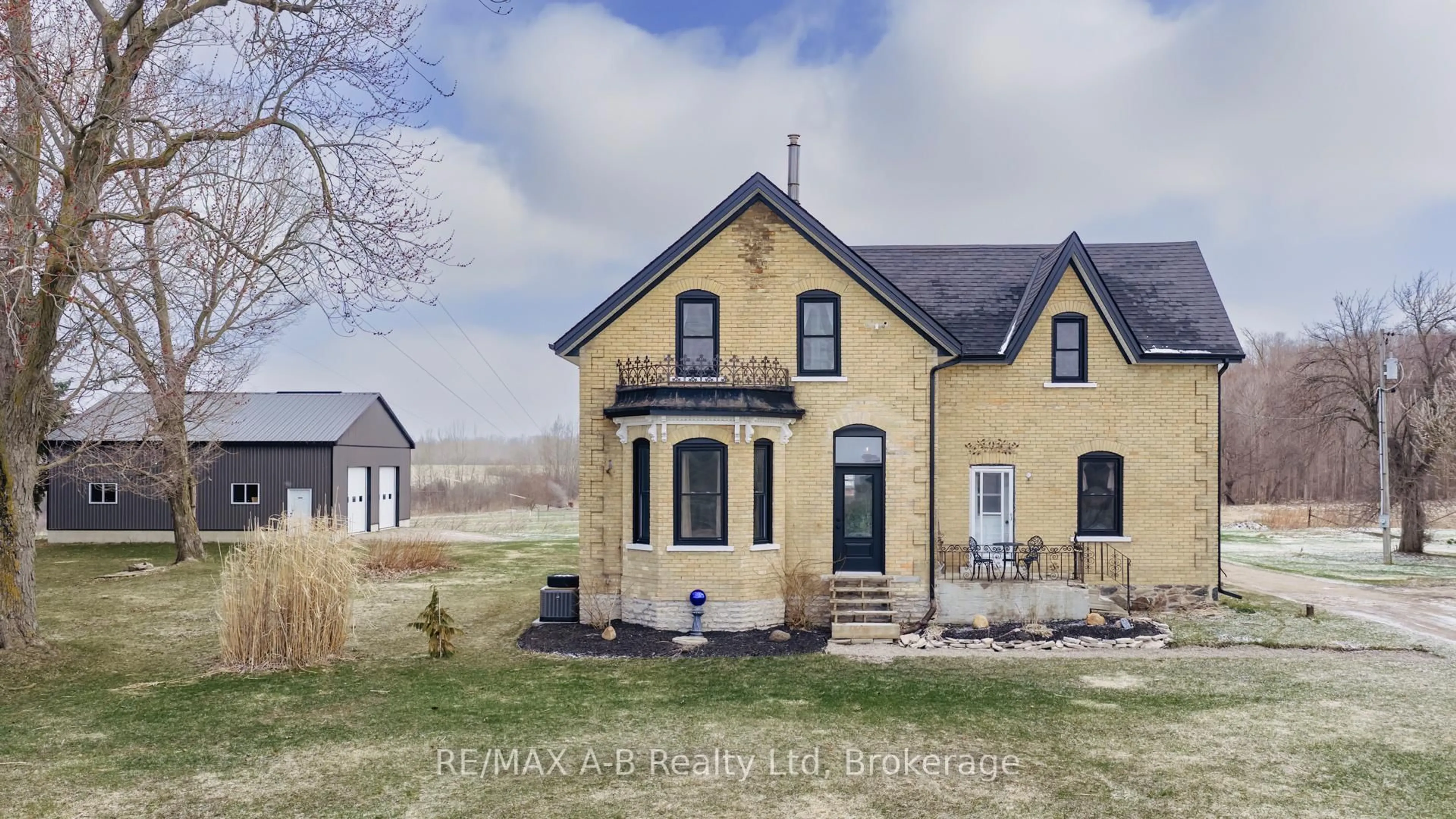 Home with brick exterior material, unknown for 4722 Perth Line 20 Line, Perth South Ontario N4X 1C9