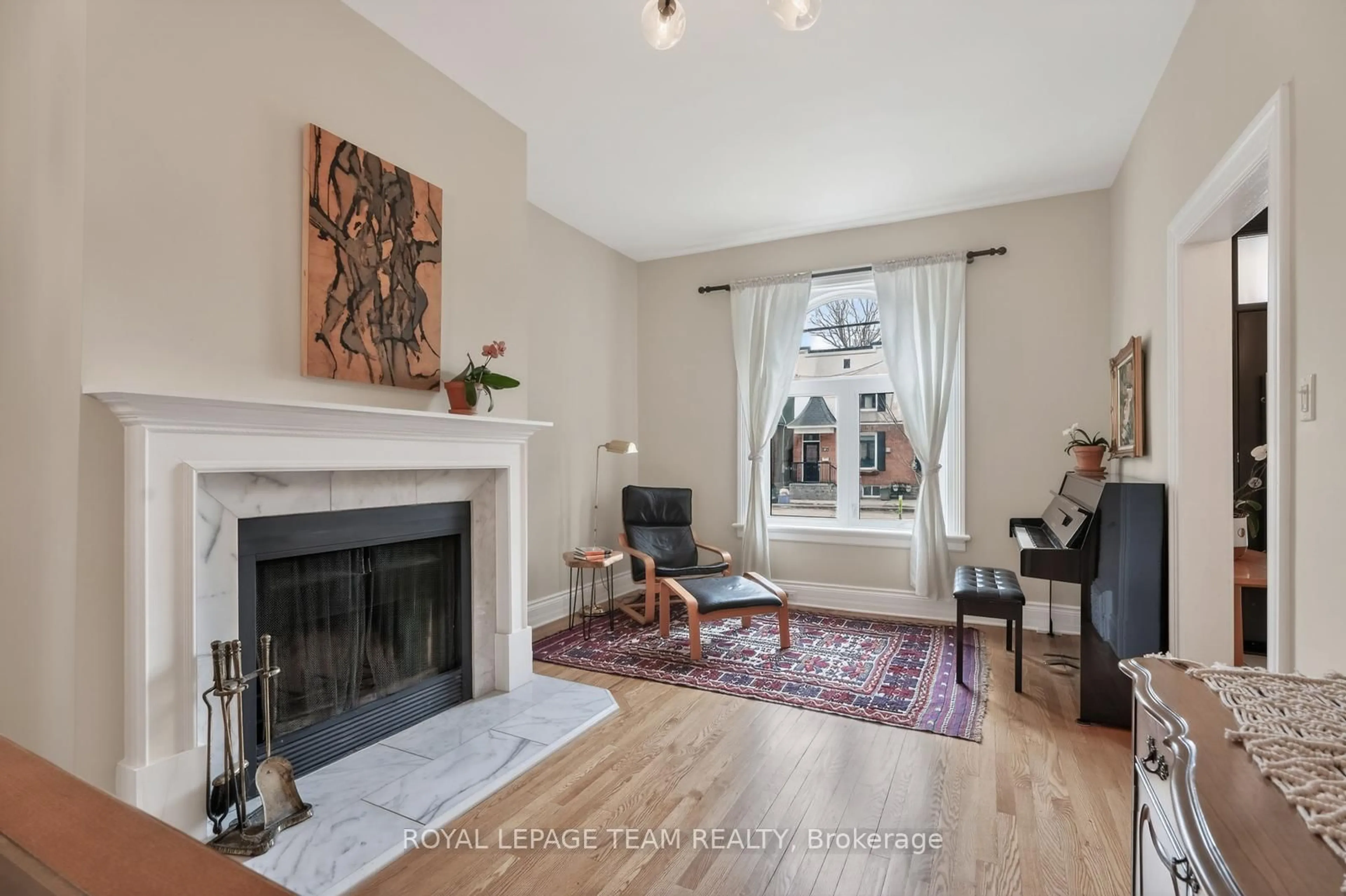 Living room with furniture, unknown for 284 Crichton St, Ottawa Ontario K1M 1W4