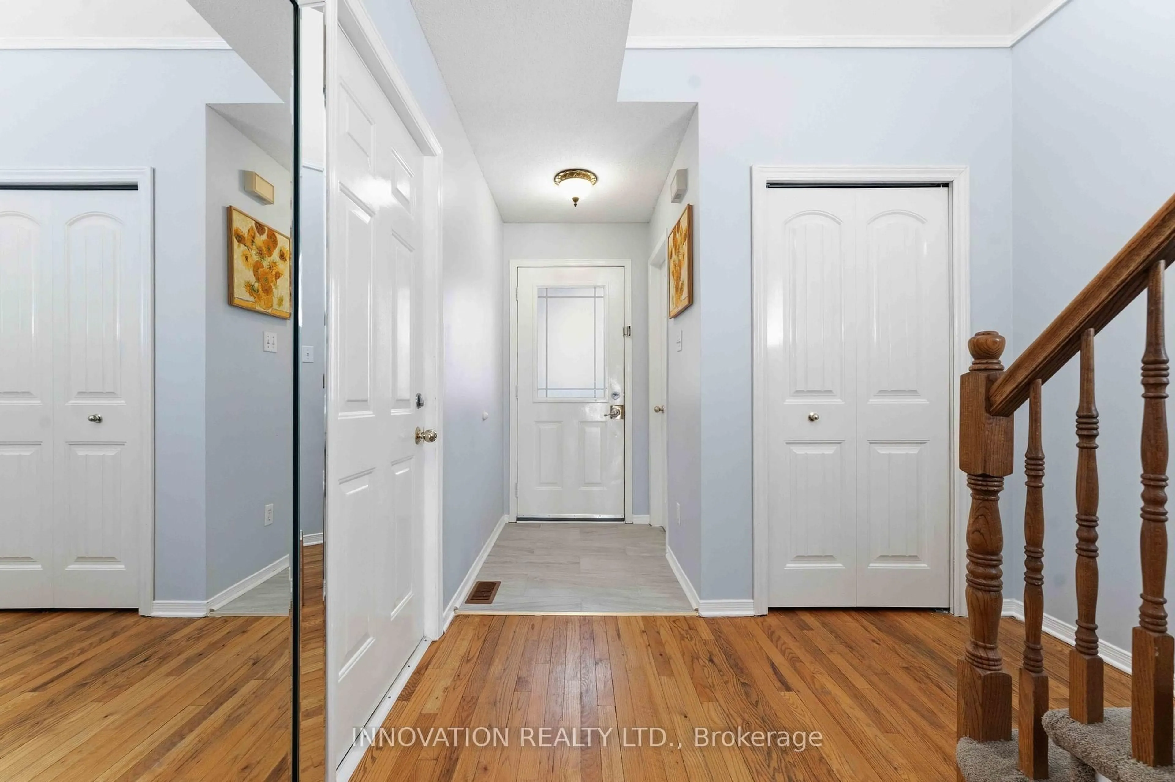 Indoor entryway for 5 Harrington Crt, Ottawa Ontario K2K 2S7
