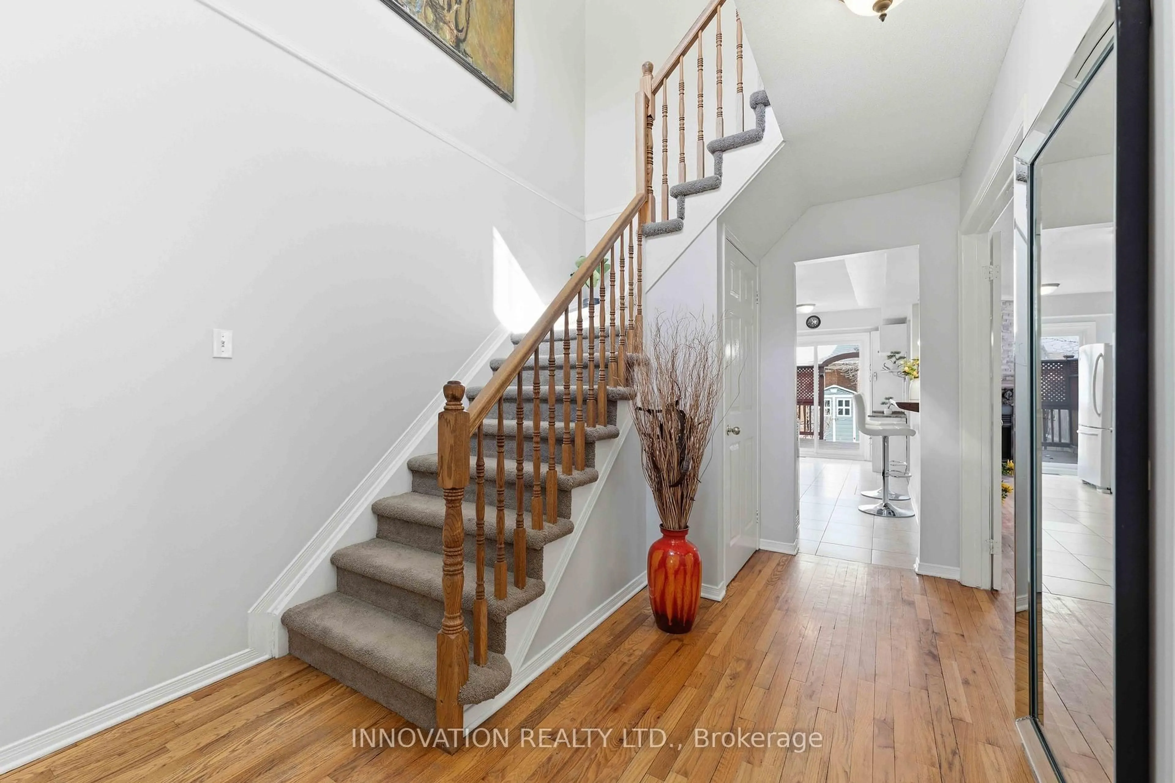 Indoor entryway for 5 Harrington Crt, Ottawa Ontario K2K 2S7