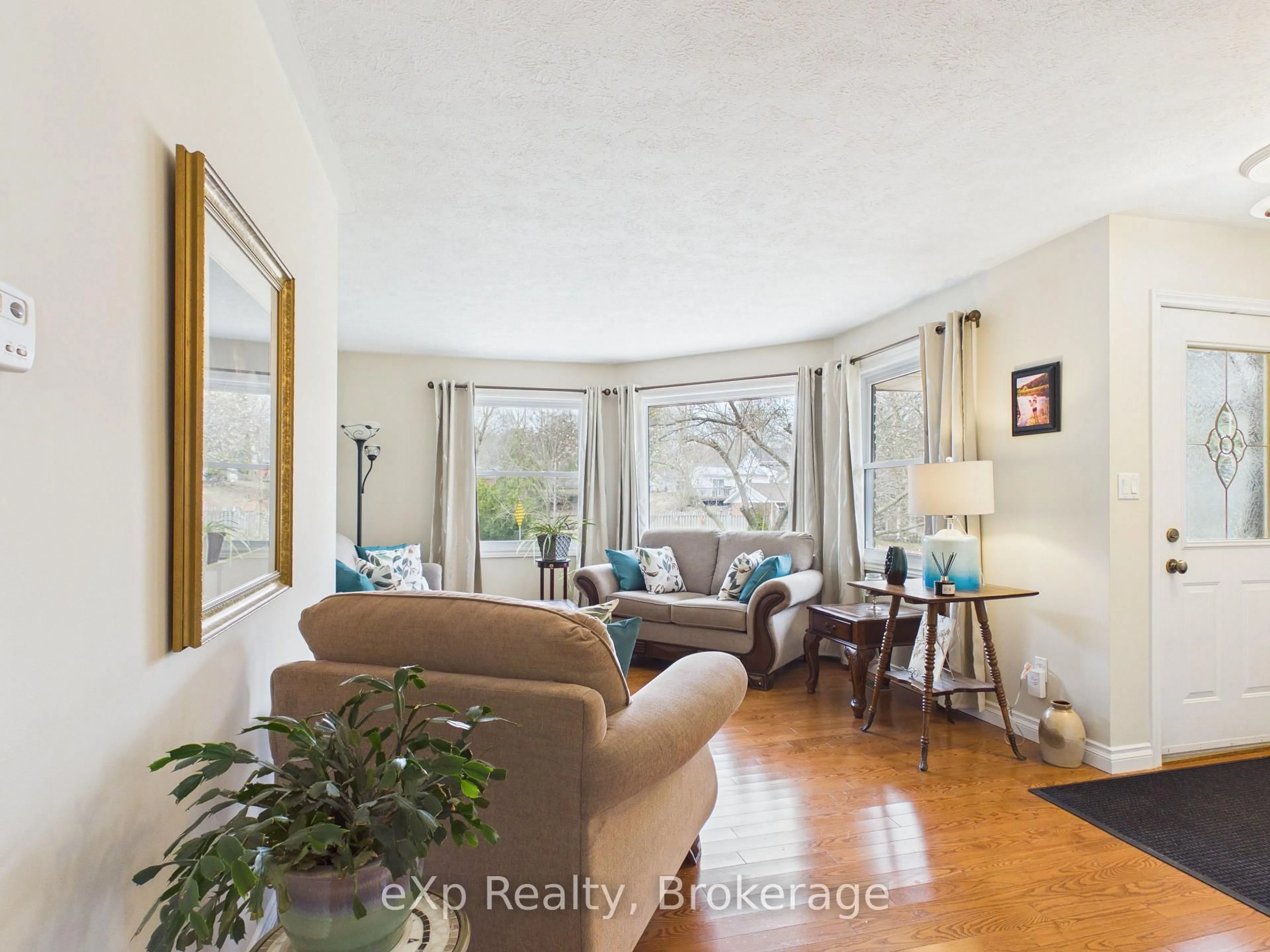 Living room with furniture, unknown for 308 Mary St, Brockton Ontario N0G 2V0