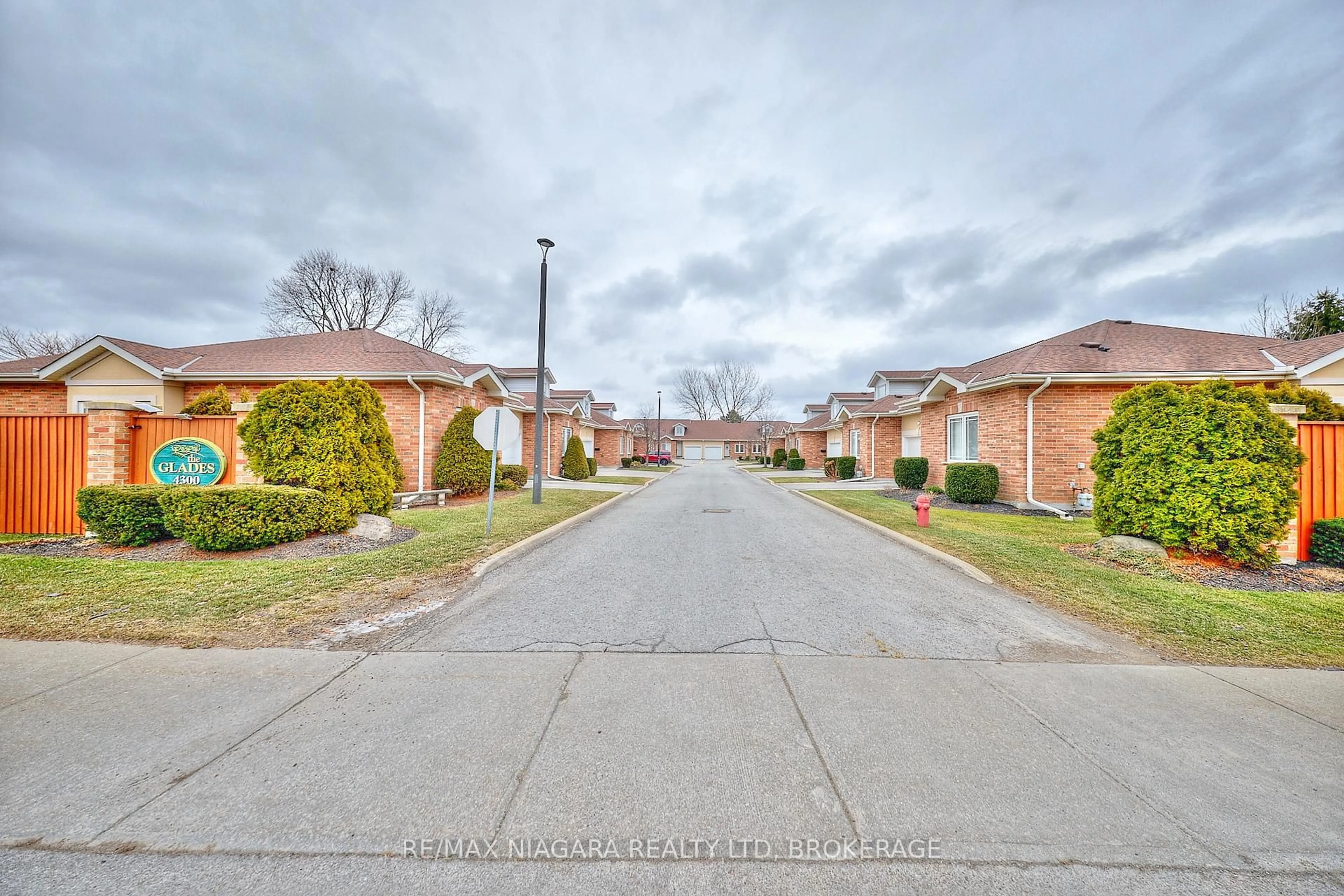 A pic from outside/outdoor area/front of a property/back of a property/a pic from drone, street for 4300 Kalar Rd #10, Niagara Falls Ontario L2H 1S8