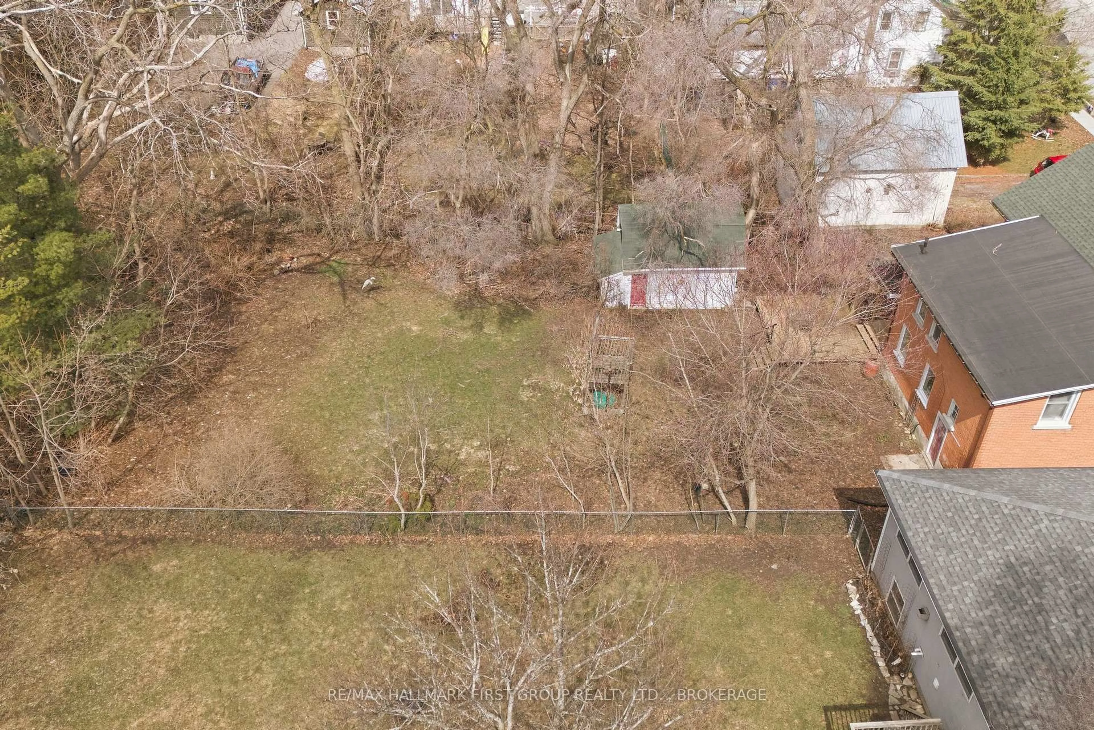 A pic from outside/outdoor area/front of a property/back of a property/a pic from drone, street for 122 West St, Greater Napanee Ontario K7R 2P4