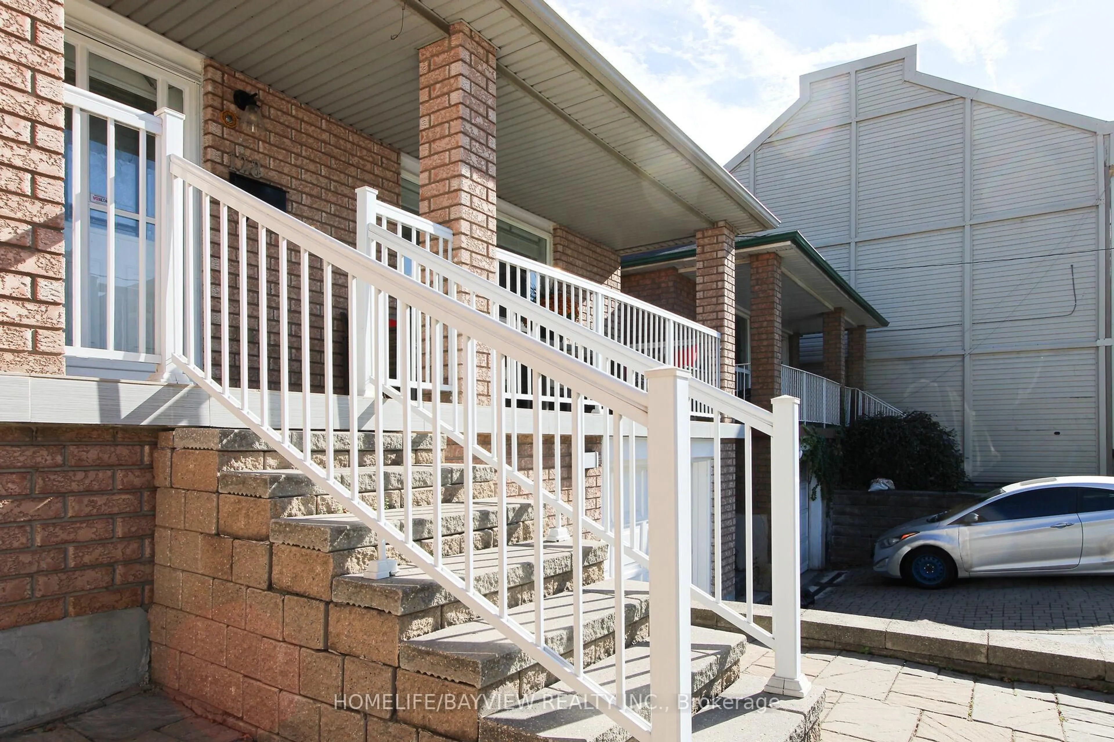 Patio, building for 128 Cathcart St, Hamilton Ontario L8L 5A2