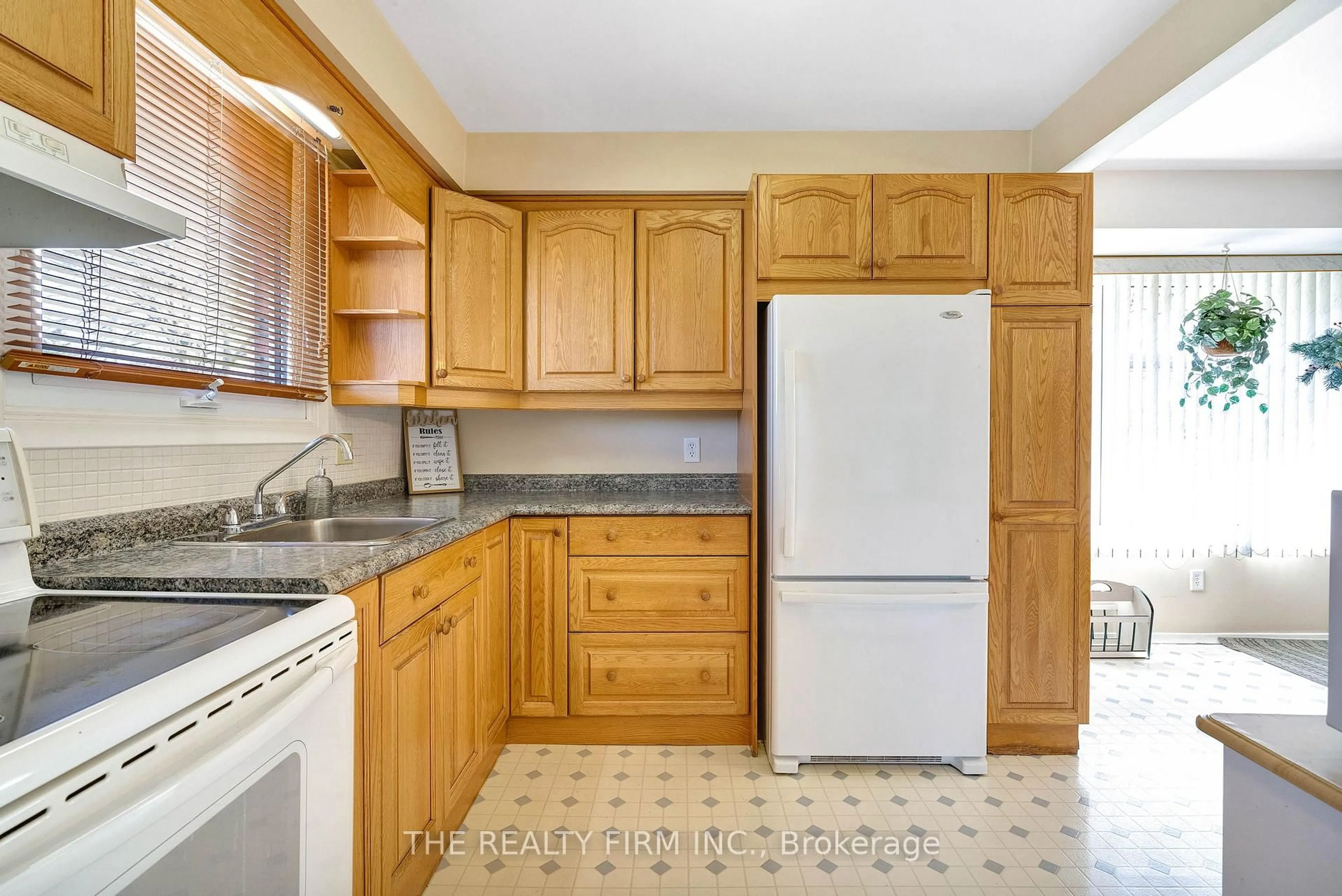 Standard kitchen, ceramic/tile floor for 56 Barrett Cres, London South Ontario N6E 1T5