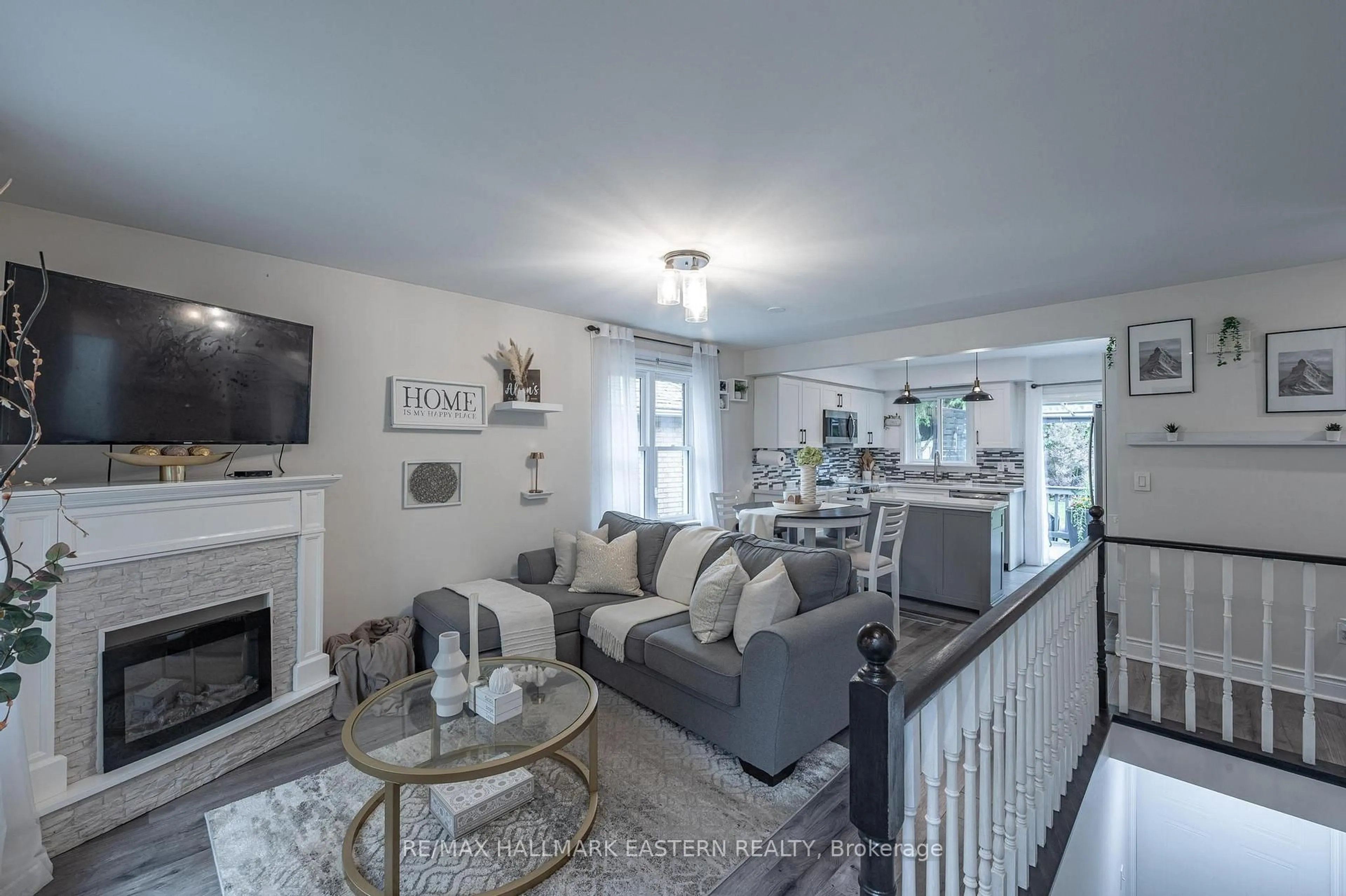 Living room with furniture, unknown for 297 Towerhill Rd, Peterborough Ontario K9H 7N1