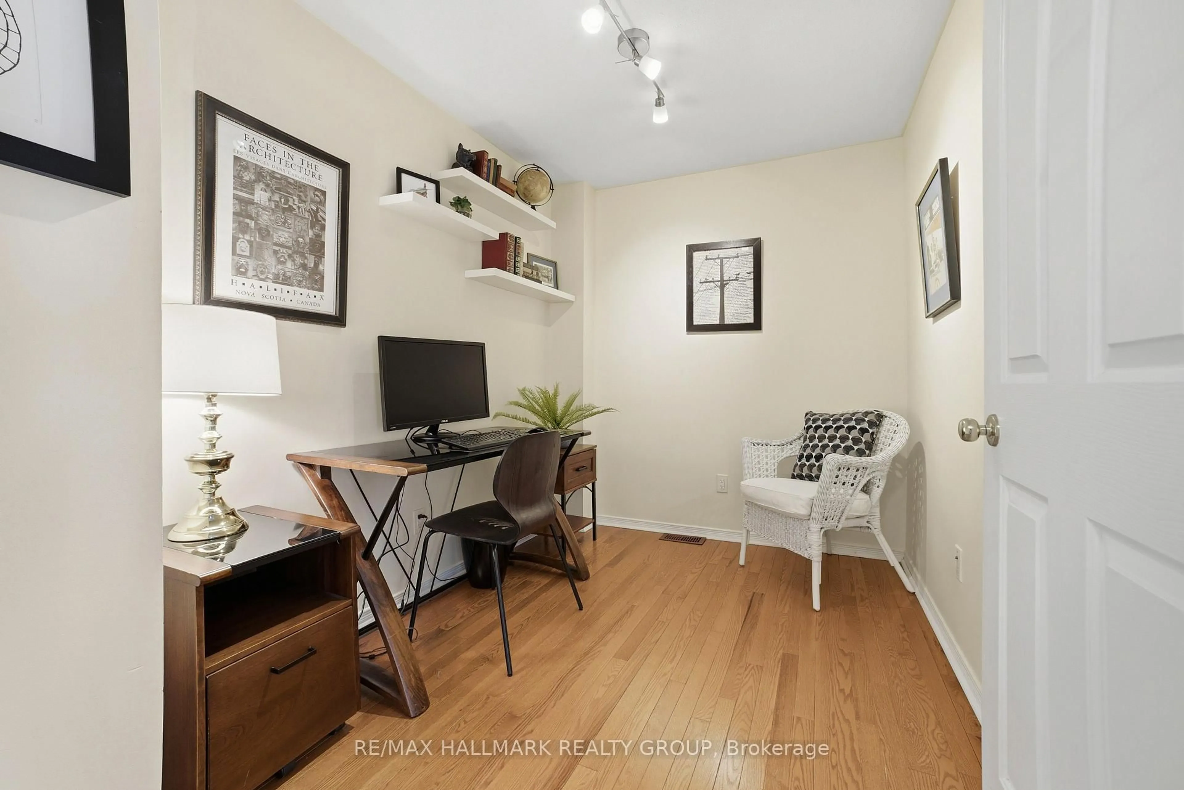 A pic of a room for 121 Corinth Private, Ottawa Ontario K2E 0A8