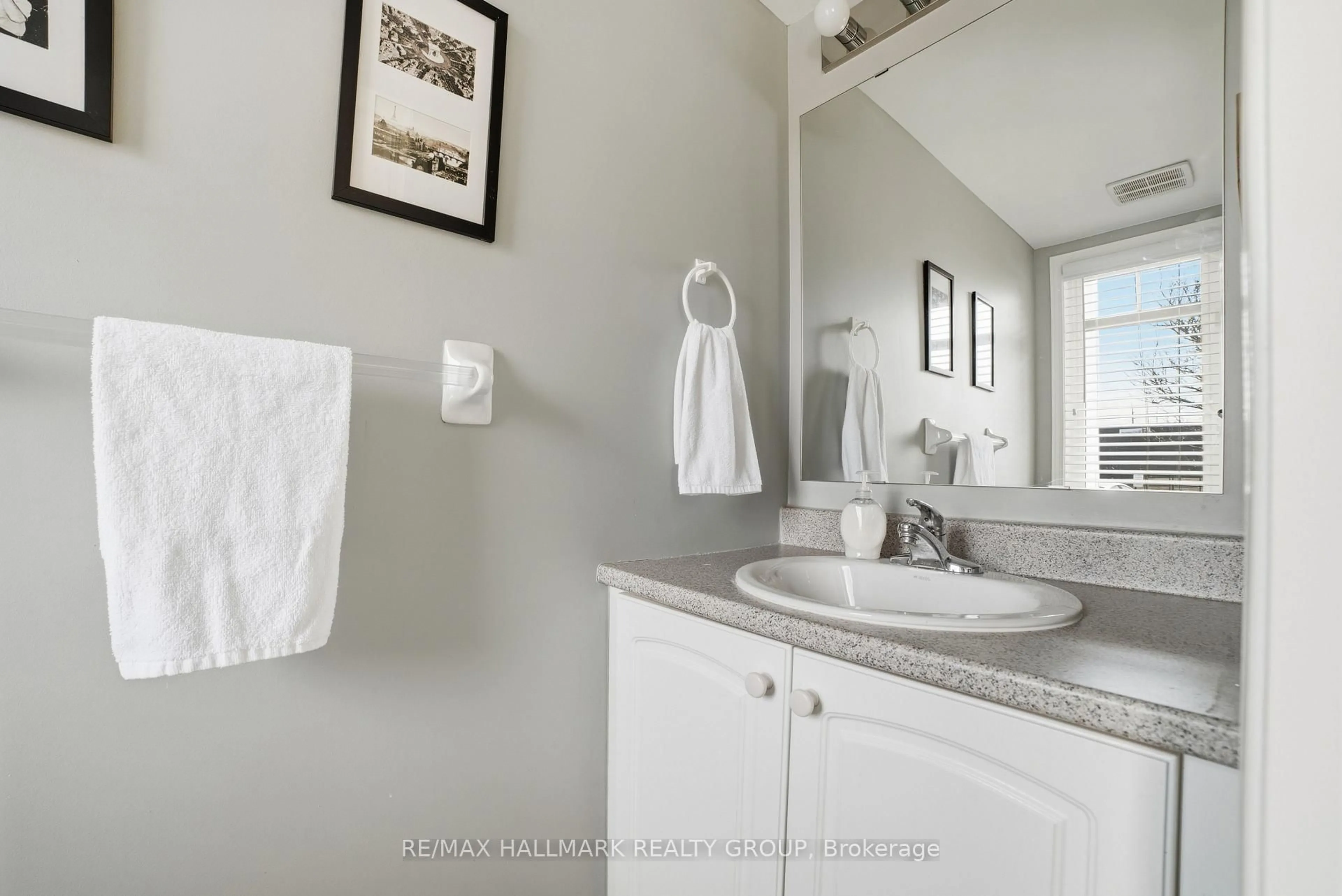 Standard bathroom, ceramic/tile floor for 121 Corinth Private, Ottawa Ontario K2E 0A8