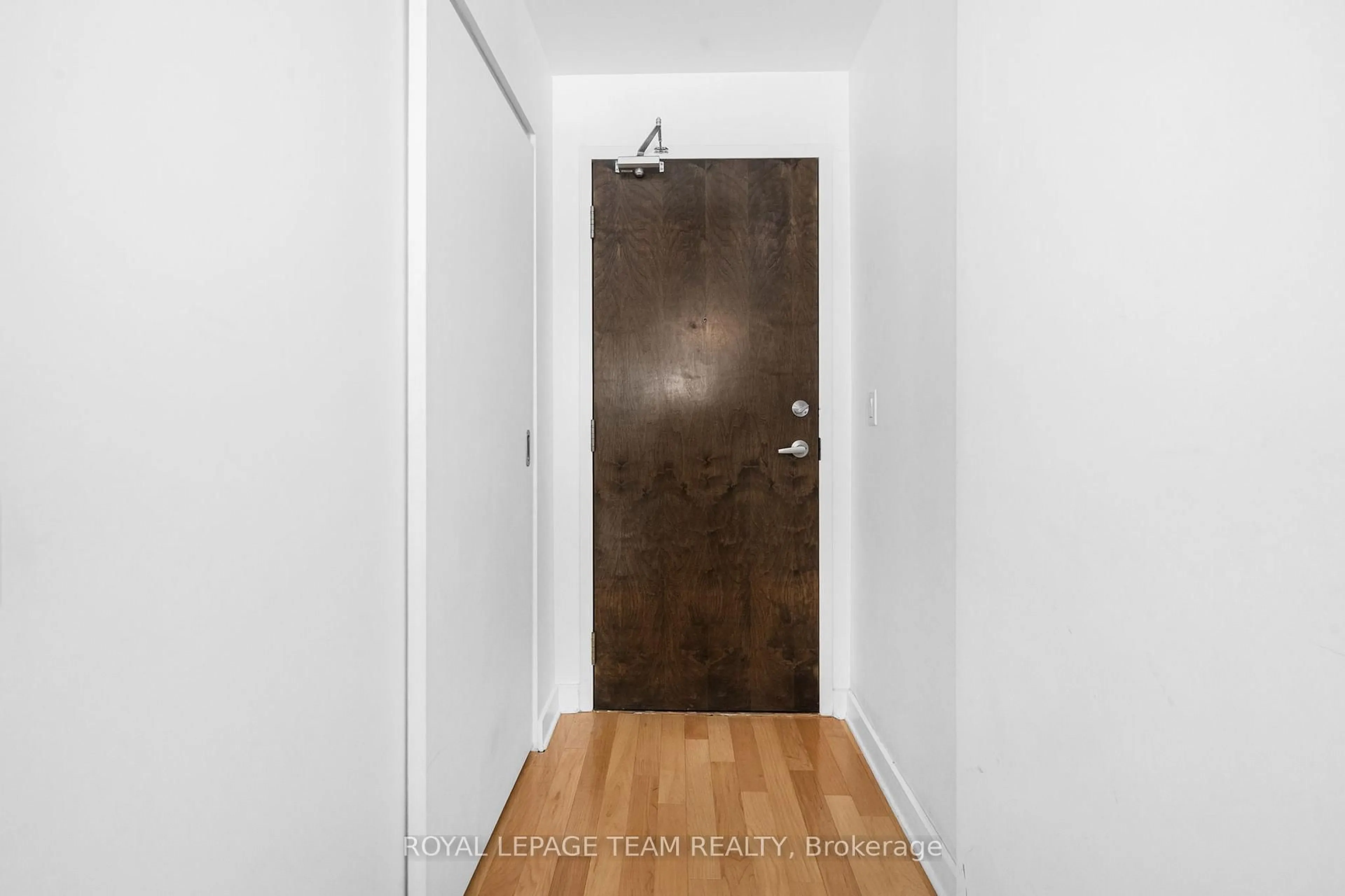 Indoor entryway for 179 George St #1207, Ottawa Ontario K1N 1J8
