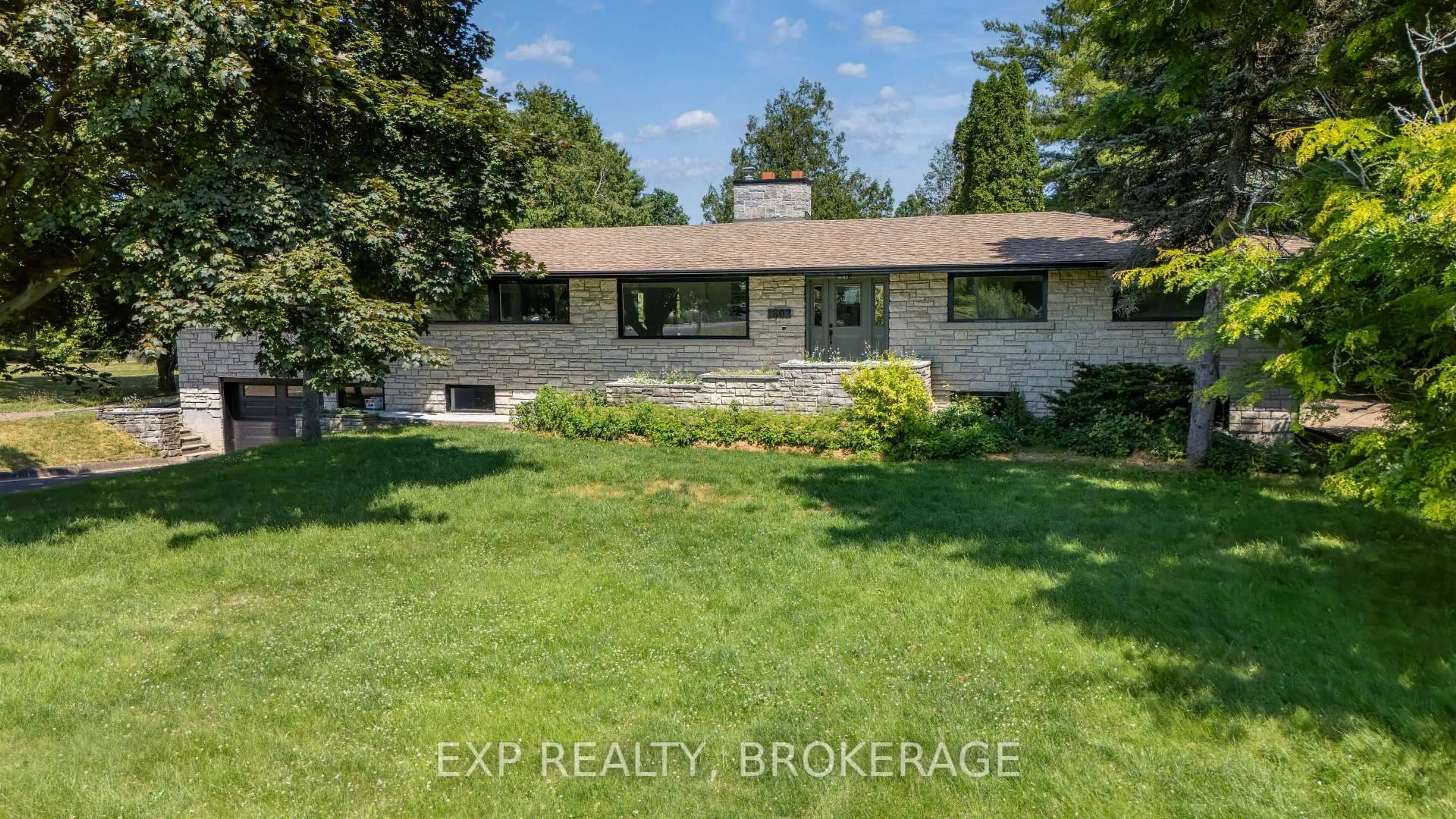 A pic from outside/outdoor area/front of a property/back of a property/a pic from drone, building for 1802 SYDENHAM Rd, Kingston Ontario K7L 4V4