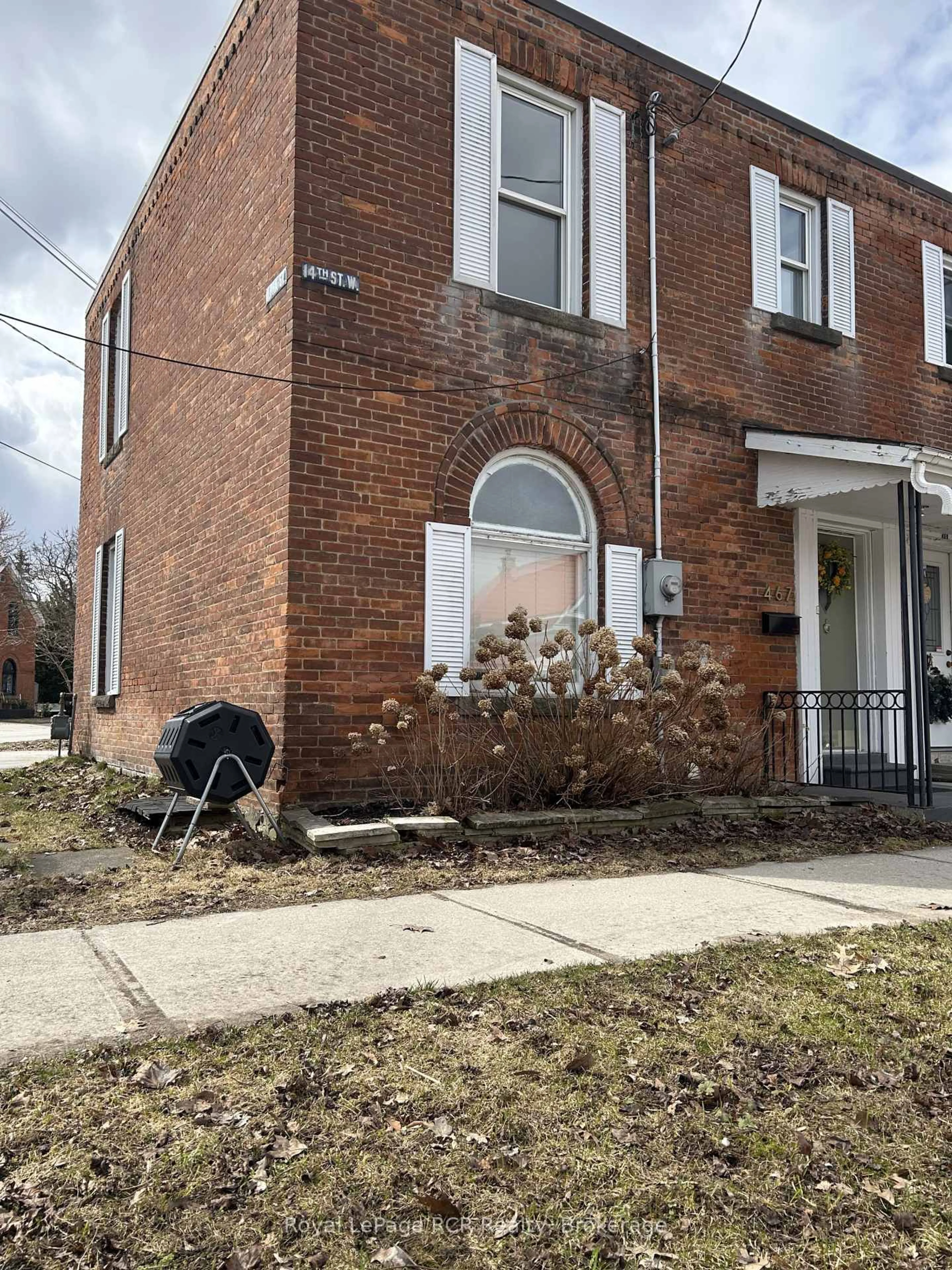 Home with brick exterior material, street for 467 14th St, Owen Sound Ontario N4K 3Y3