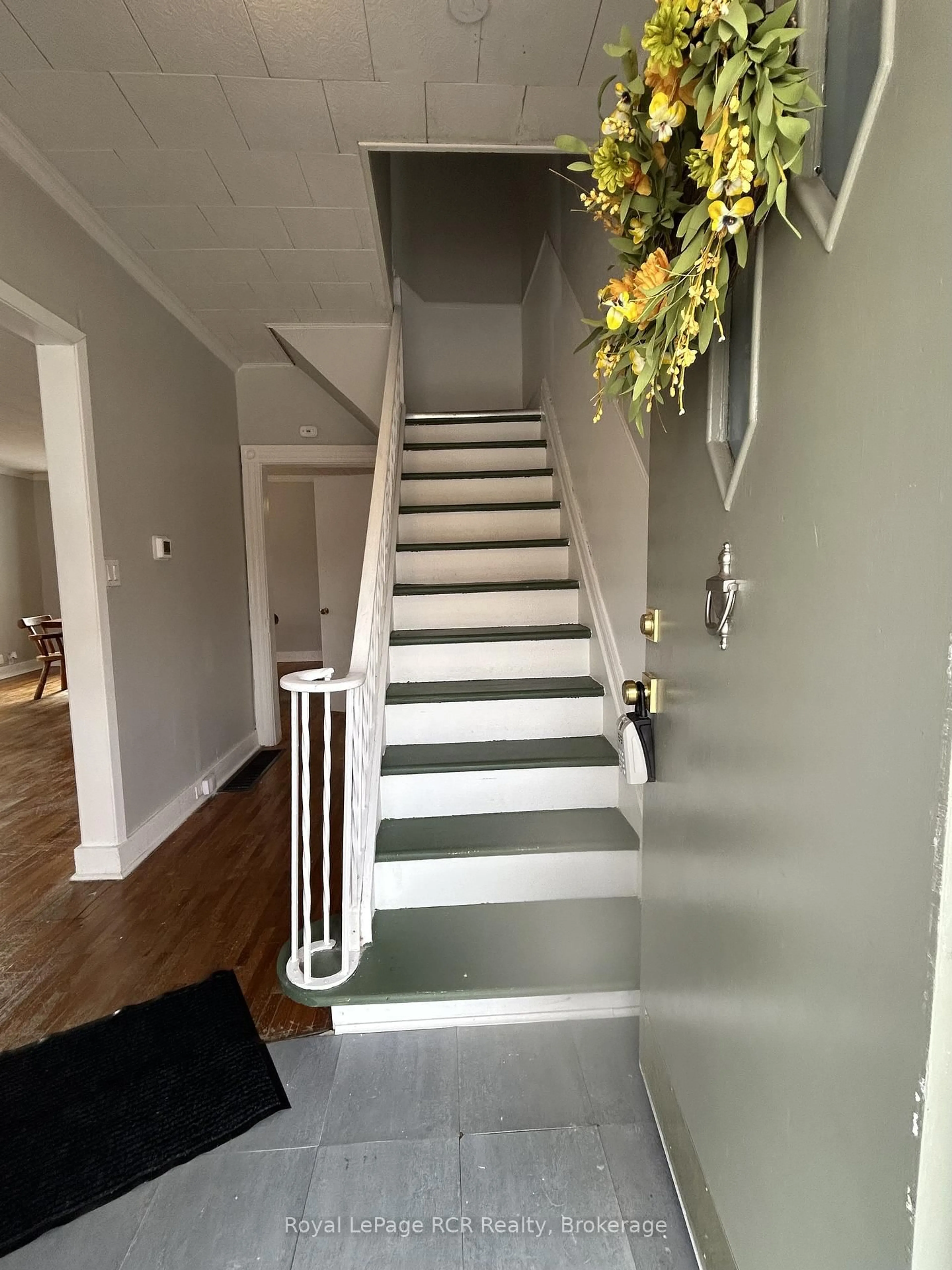 Unknown for 467 14th St, Owen Sound Ontario N4K 3Y3