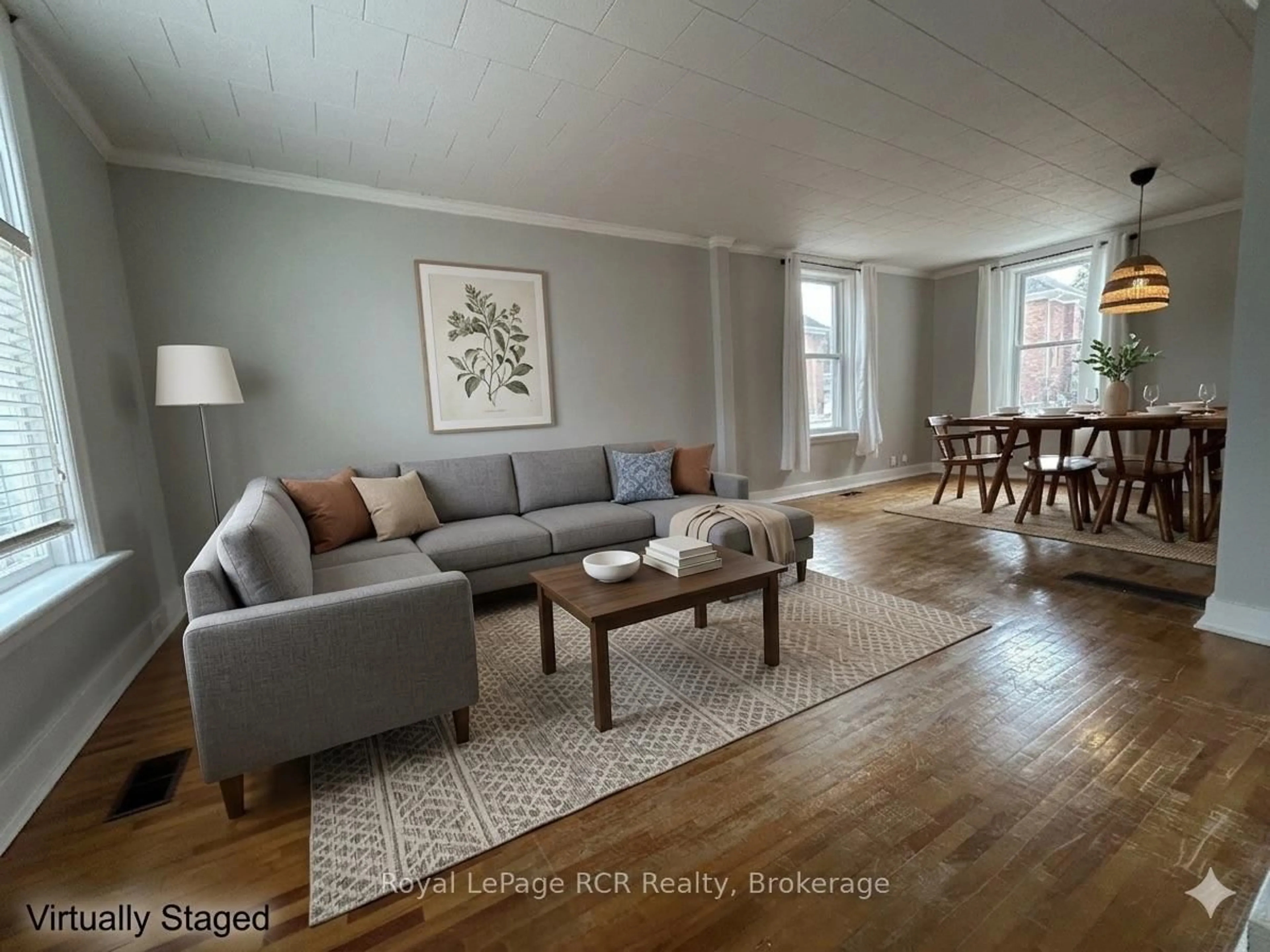 Living room with furniture, wood/laminate floor for 467 14th St, Owen Sound Ontario N4K 3Y3