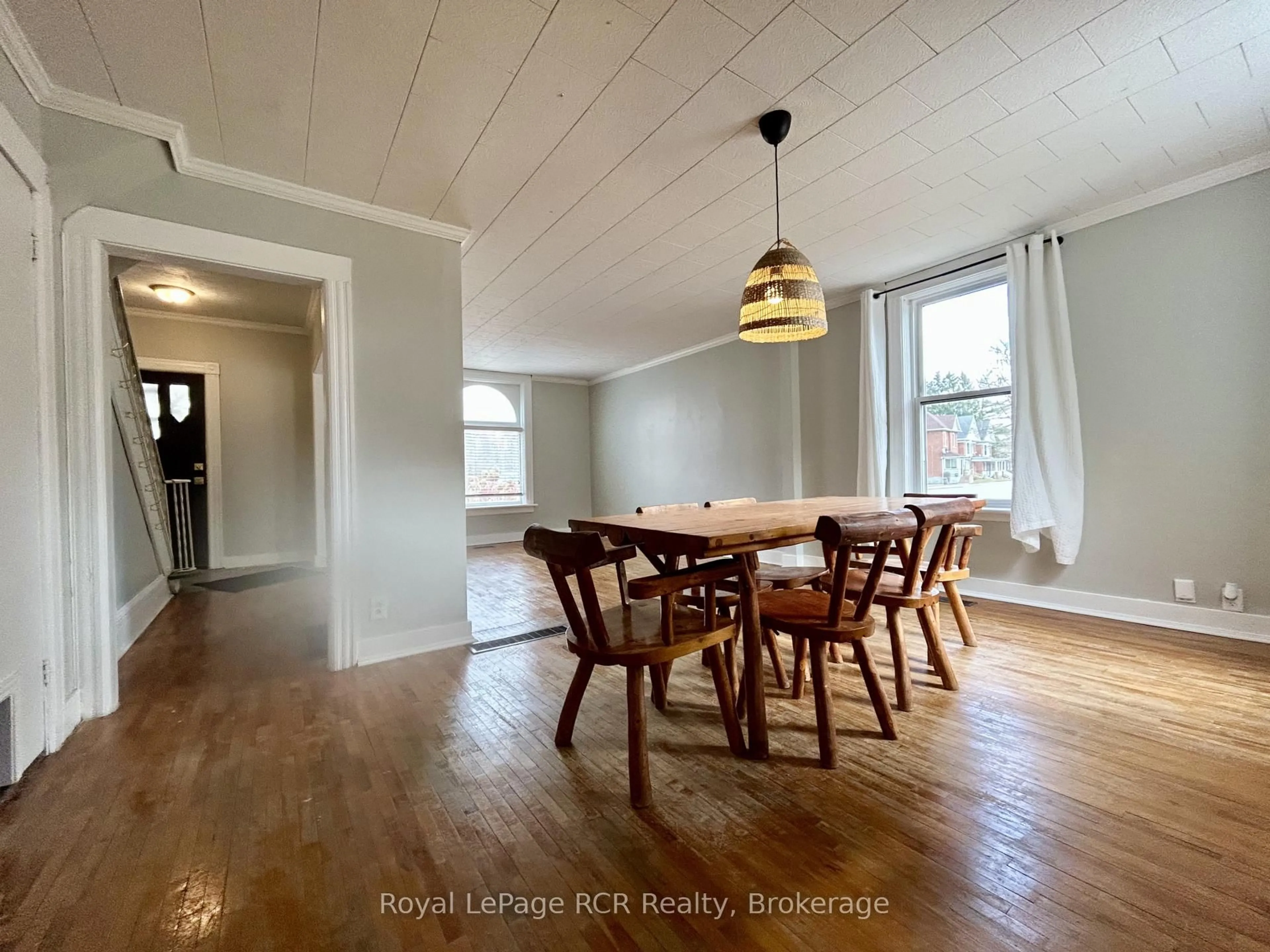 Dining room, wood/laminate floor for 467 14th St, Owen Sound Ontario N4K 3Y3