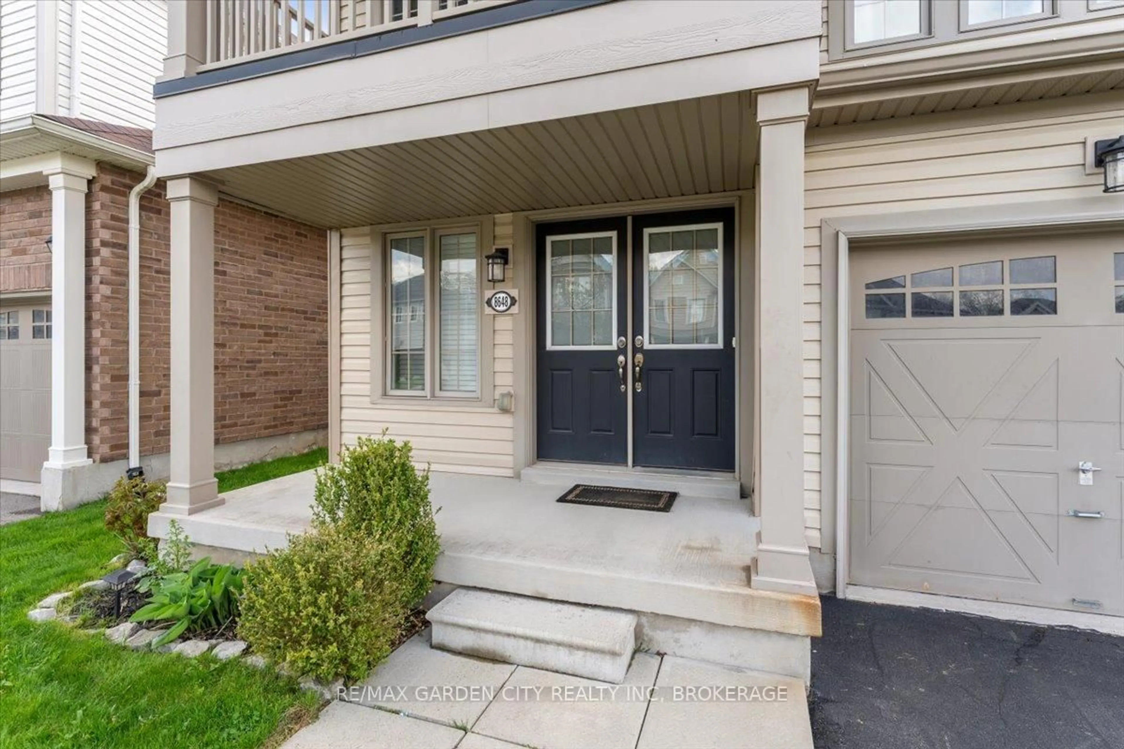Indoor entryway for 8648 DOGWOOD Cres, Niagara Falls Ontario L2H 0K9