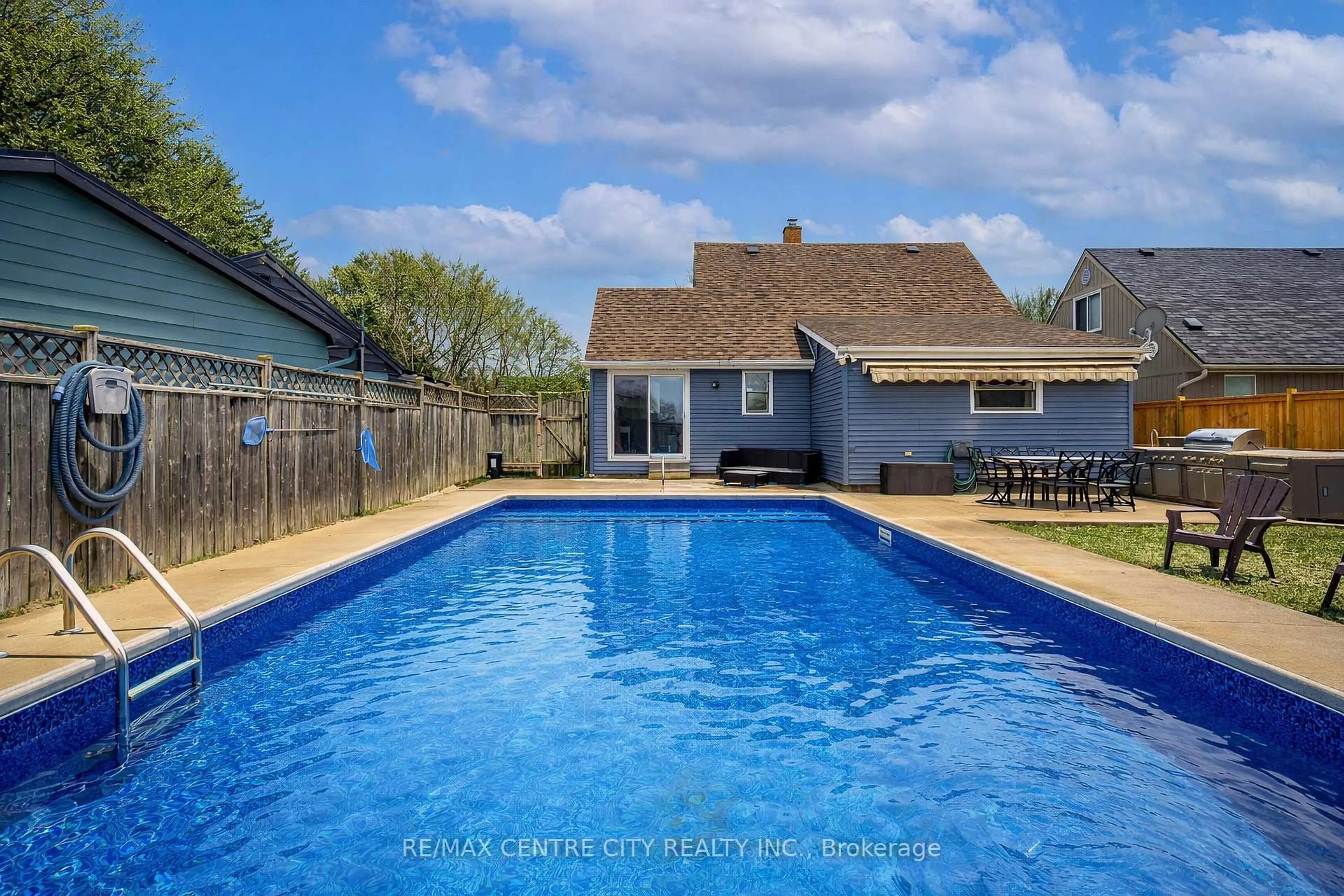 Pool for 13 Bell Ave, St. Thomas Ontario N5R 1G4