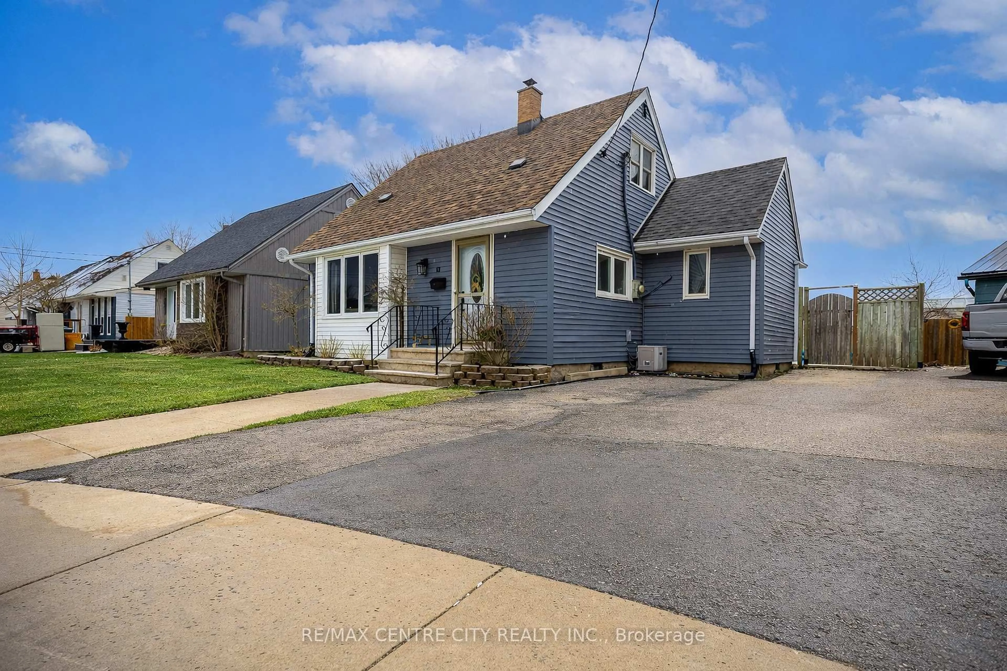 A pic from outside/outdoor area/front of a property/back of a property/a pic from drone, street for 13 Bell Ave, St. Thomas Ontario N5R 1G4