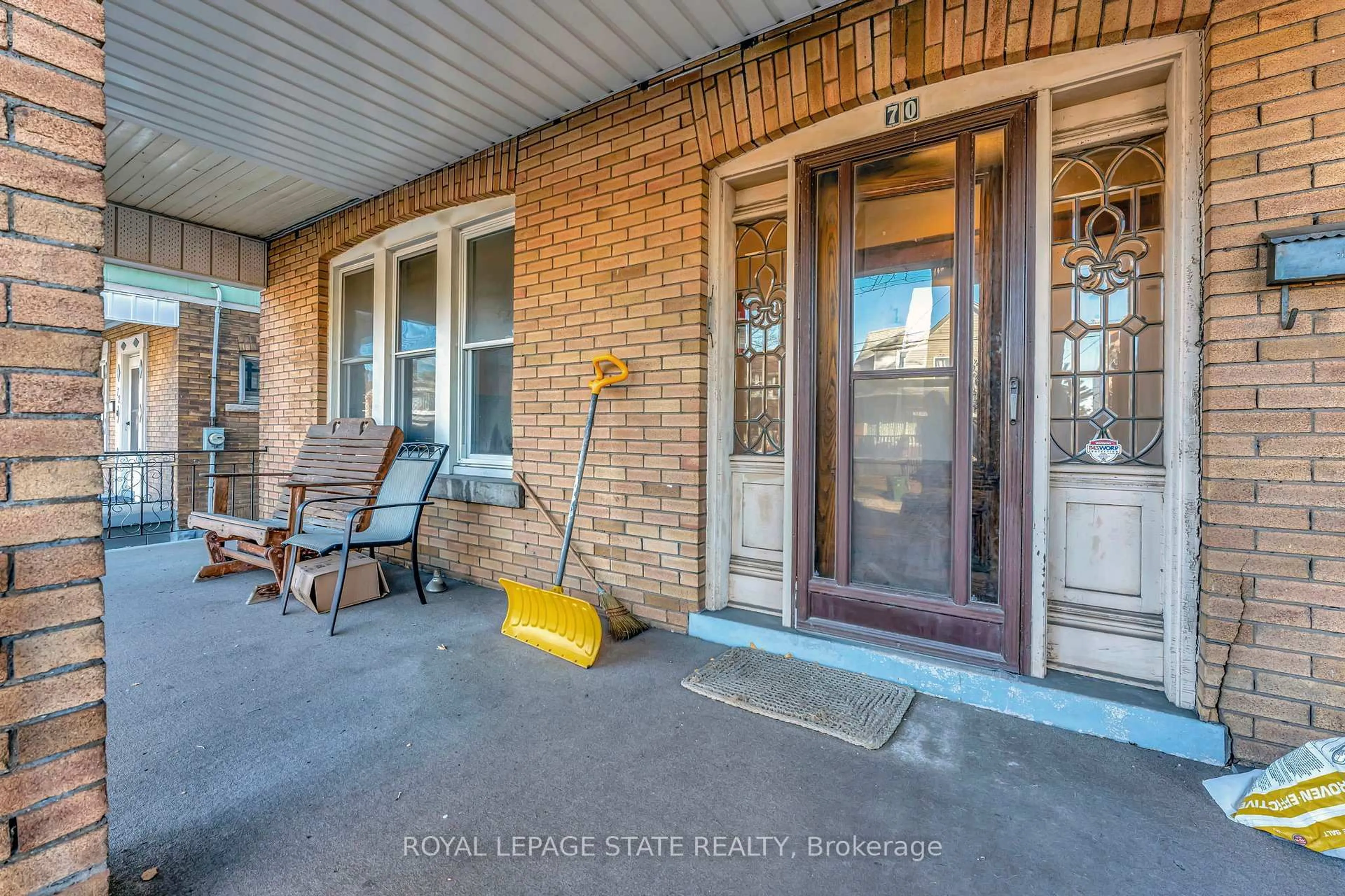 Indoor entryway for 70 Belview Ave, Hamilton Ontario L8L 7K8