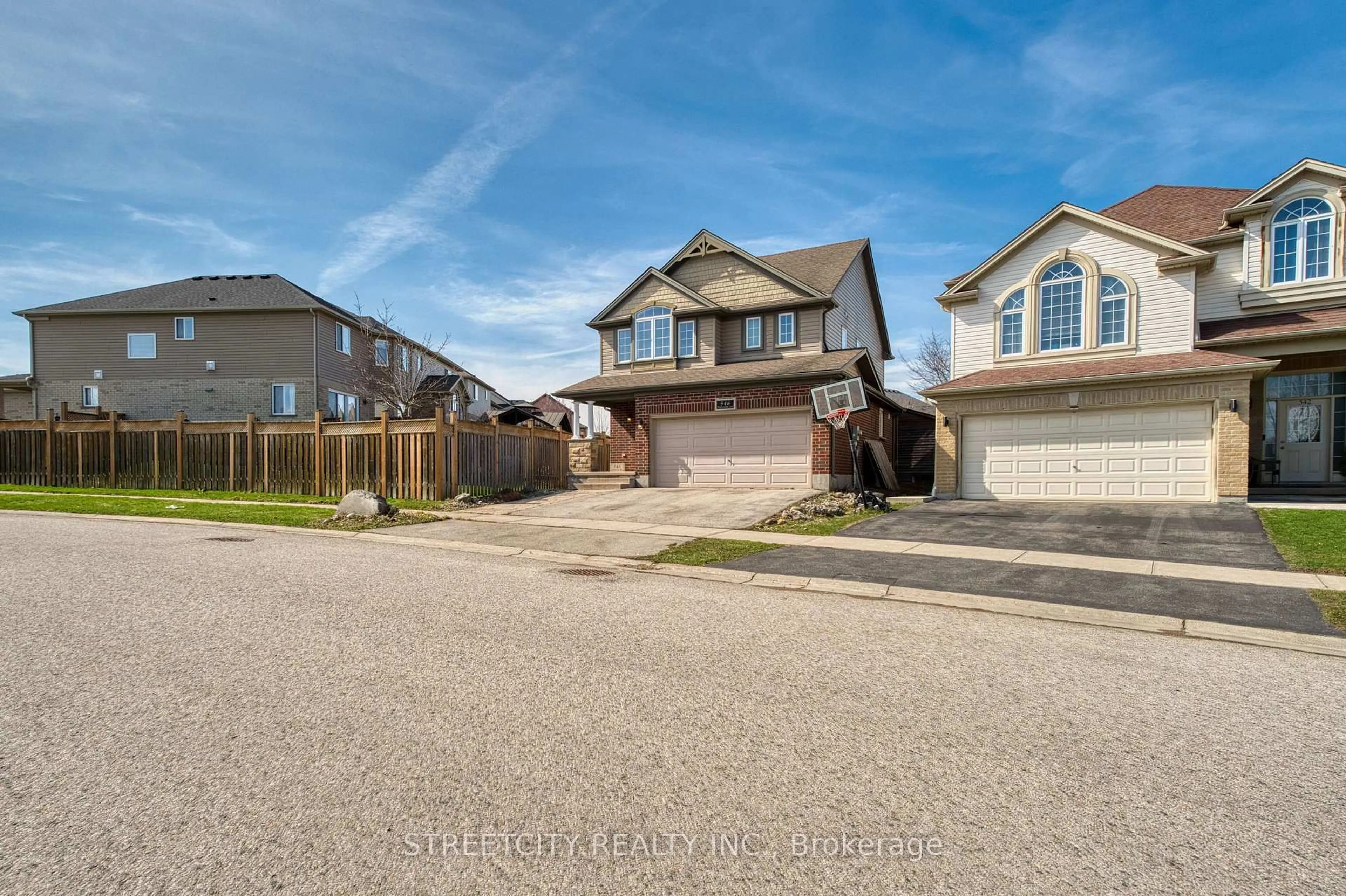 A pic from outside/outdoor area/front of a property/back of a property/a pic from drone, street for 546 MAPLEWOOD Lane, London North Ontario N6H 0A7