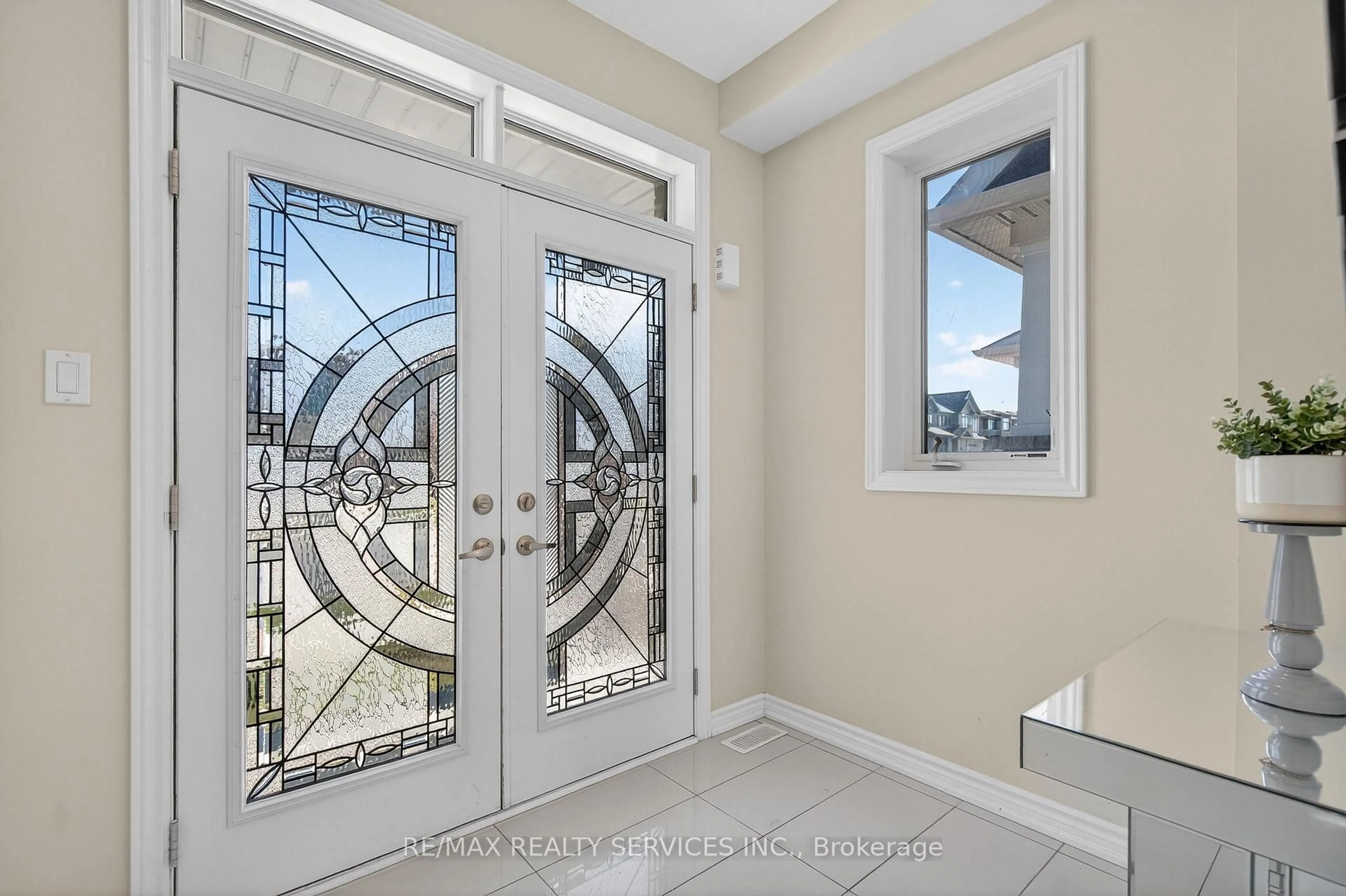 Indoor entryway for 12 Ladd Ave, Brantford Ontario N3T 0S3