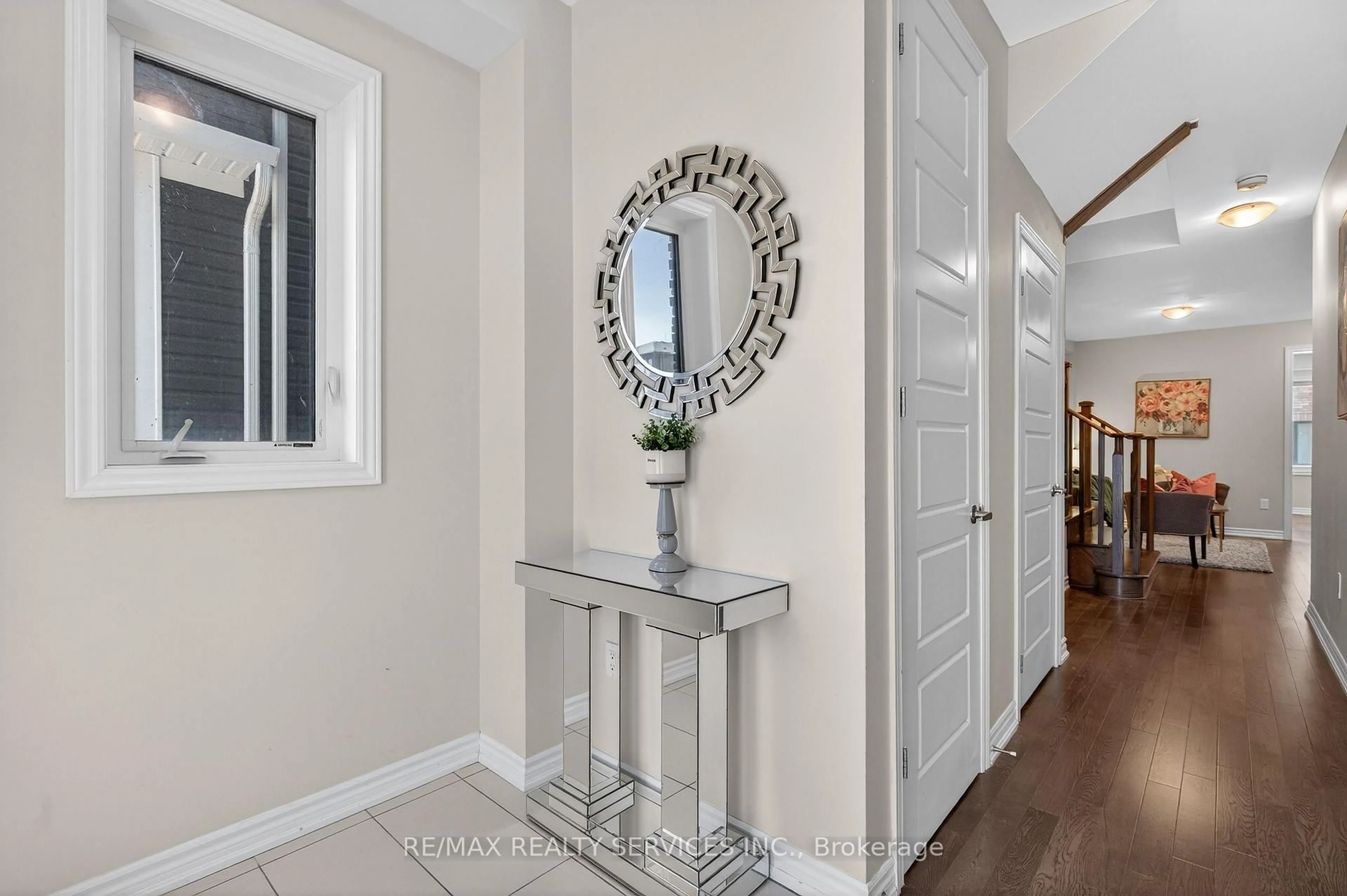 Indoor entryway for 12 Ladd Ave, Brantford Ontario N3T 0S3