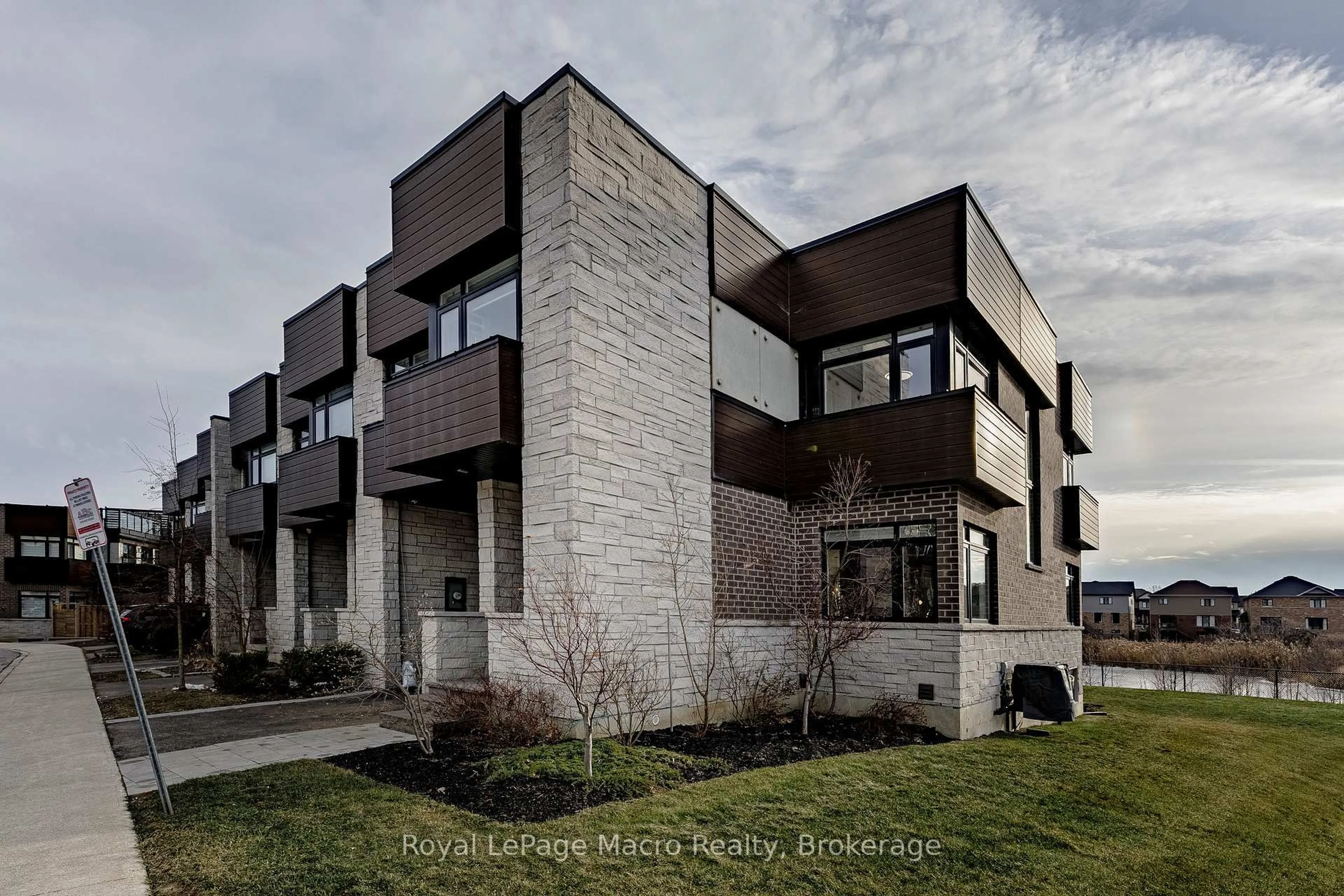 Home with brick exterior material, street for 35 Midhurst Hts #1, Hamilton Ontario L8J 0K9