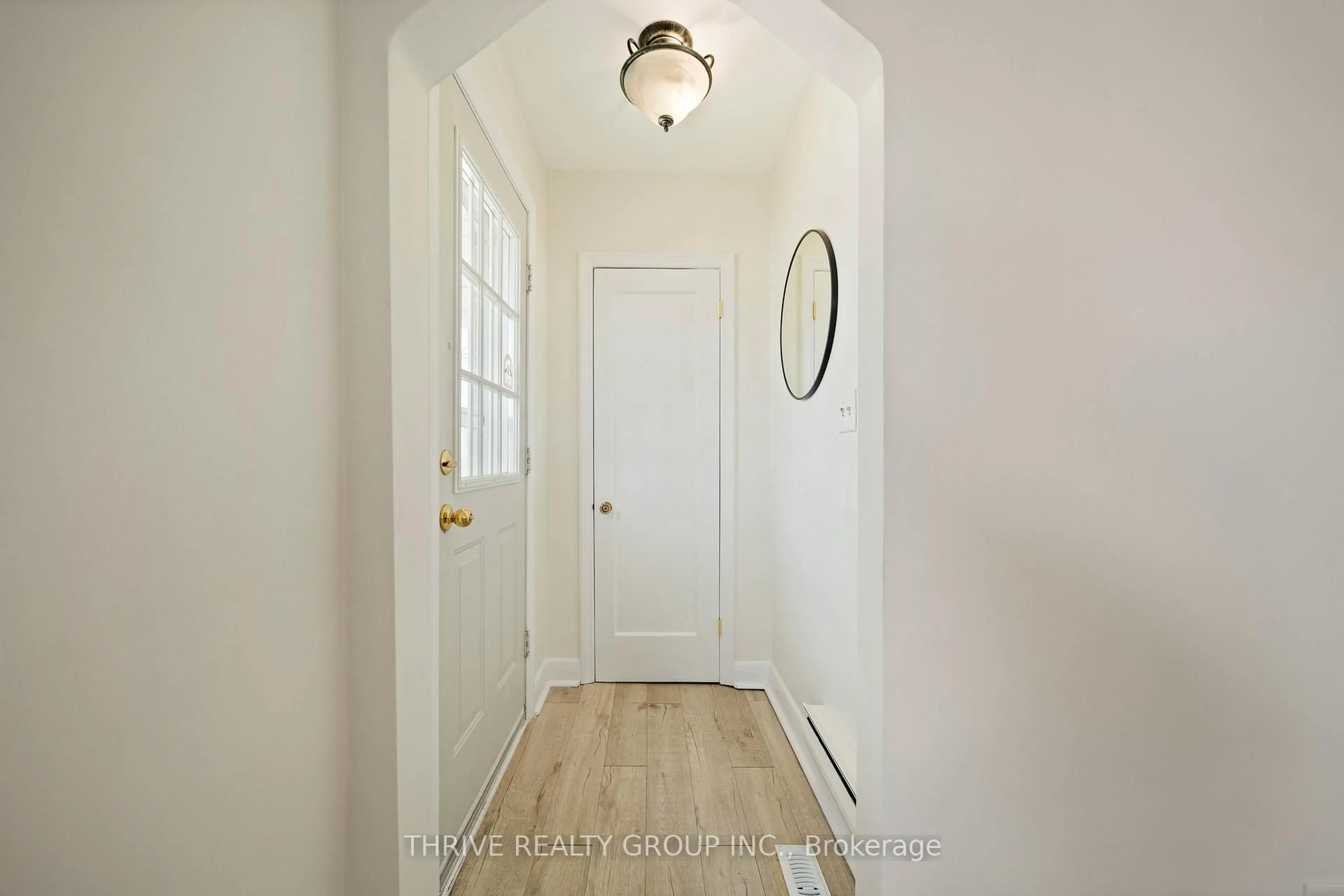 Indoor entryway for 1227 Wilton Ave, London East Ontario N5W 2G9