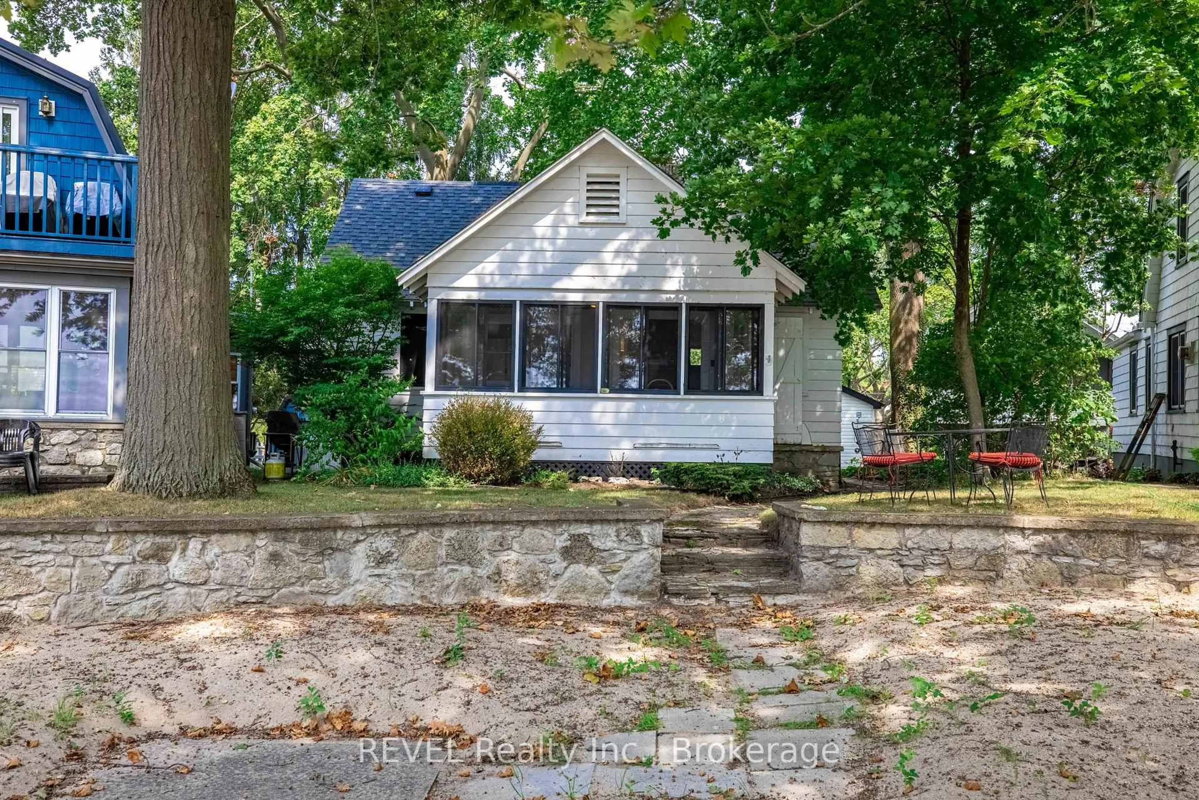 A pic from outside/outdoor area/front of a property/back of a property/a pic from drone, street for 3265 Firelane 10, Port Colborne Ontario L3K 5V3