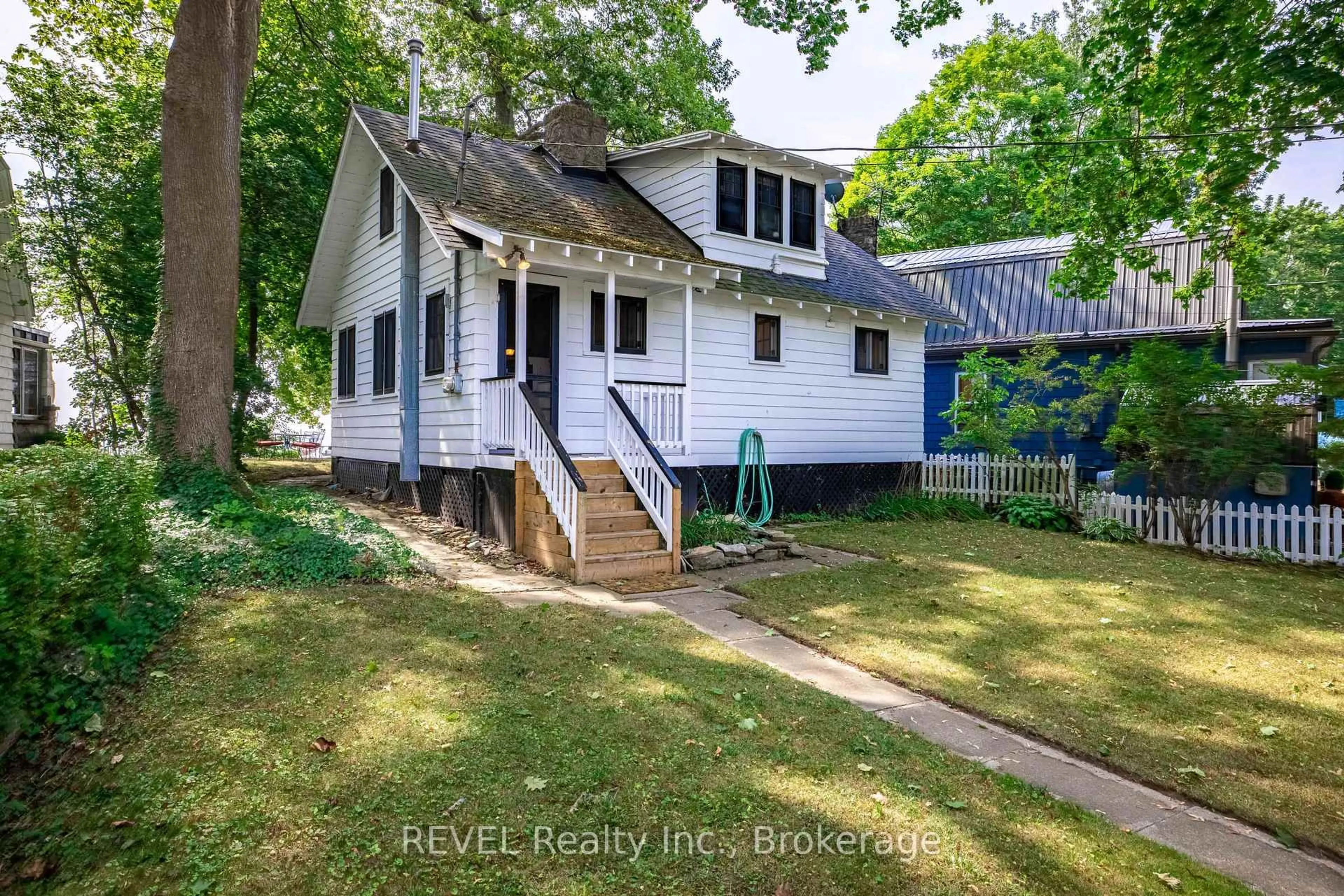 A pic from outside/outdoor area/front of a property/back of a property/a pic from drone, street for 3265 Firelane 10, Port Colborne Ontario L3K 5V3