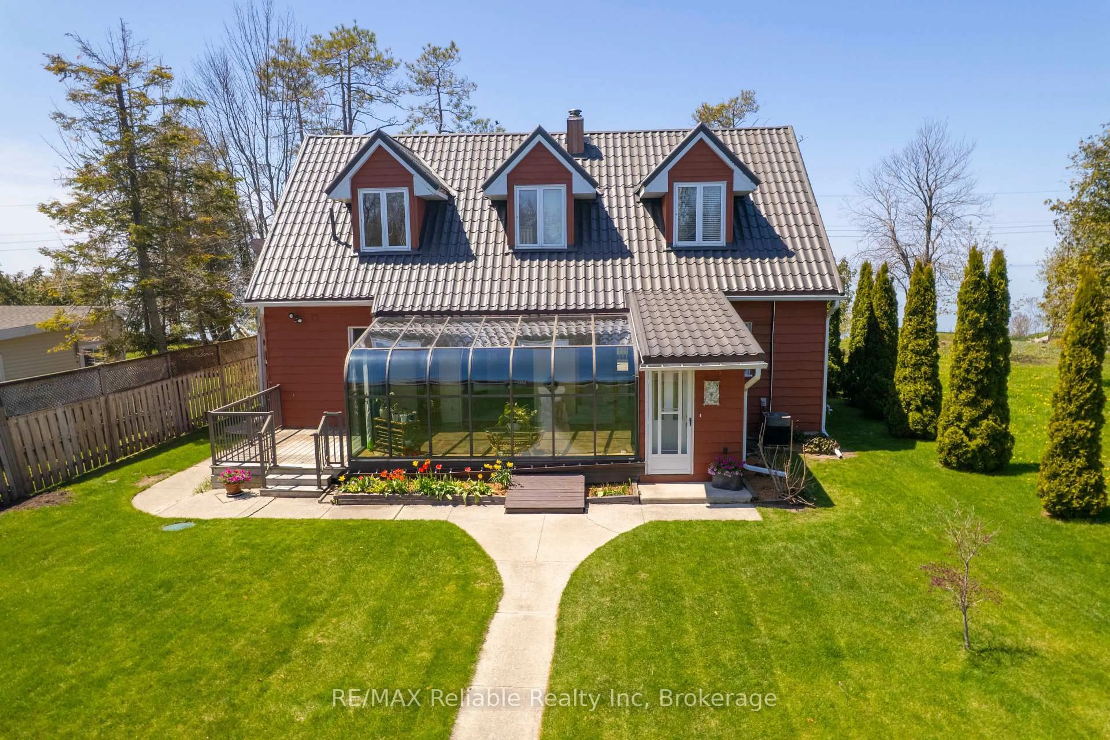 Home with brick exterior material, unknown for 185 Huron Rd, Huron-Kinloss Ontario N2Z 2X3