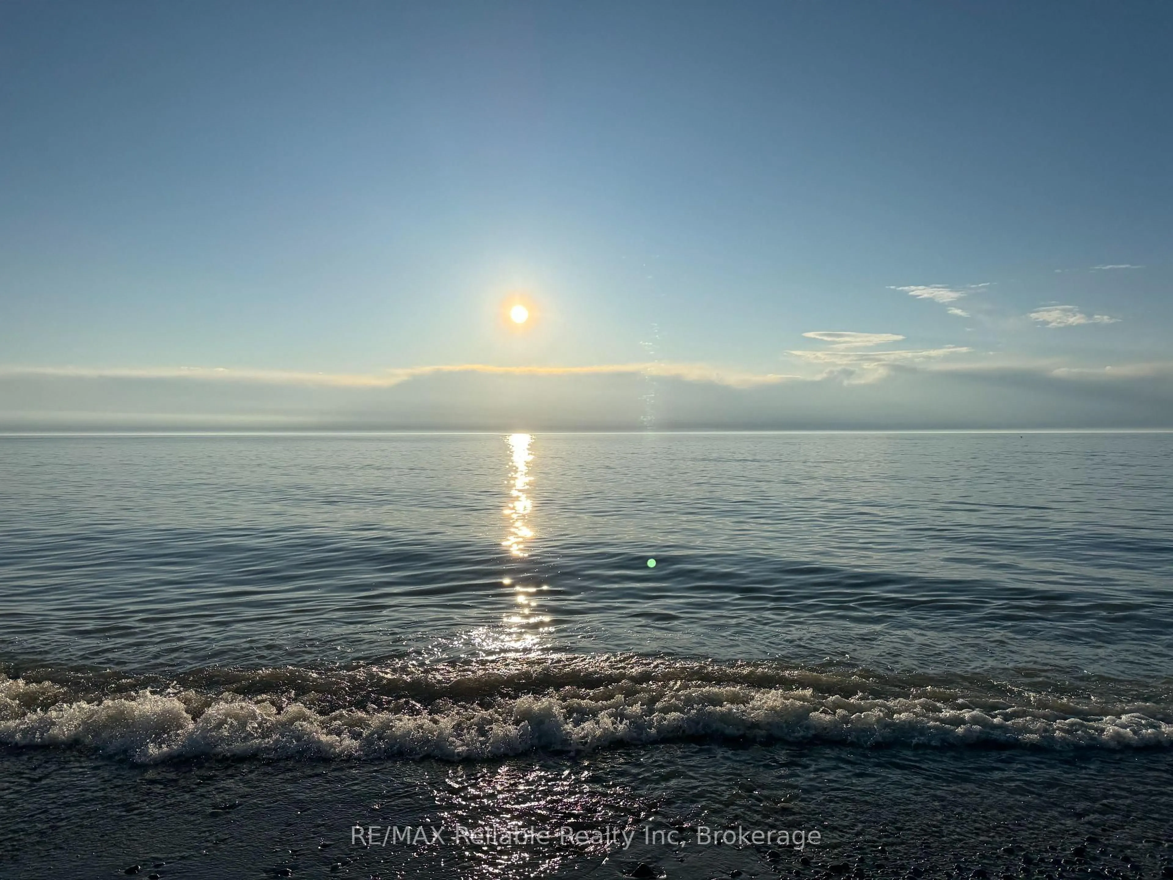 Blurry image for 185 Huron Rd, Huron-Kinloss Ontario N2Z 2X3